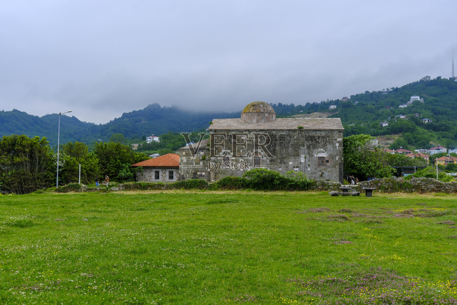 在土耳其奥尔杜的佩尔森贝，阴天的杰森教堂（Yason Kilisesi）景观。照片摄影图片