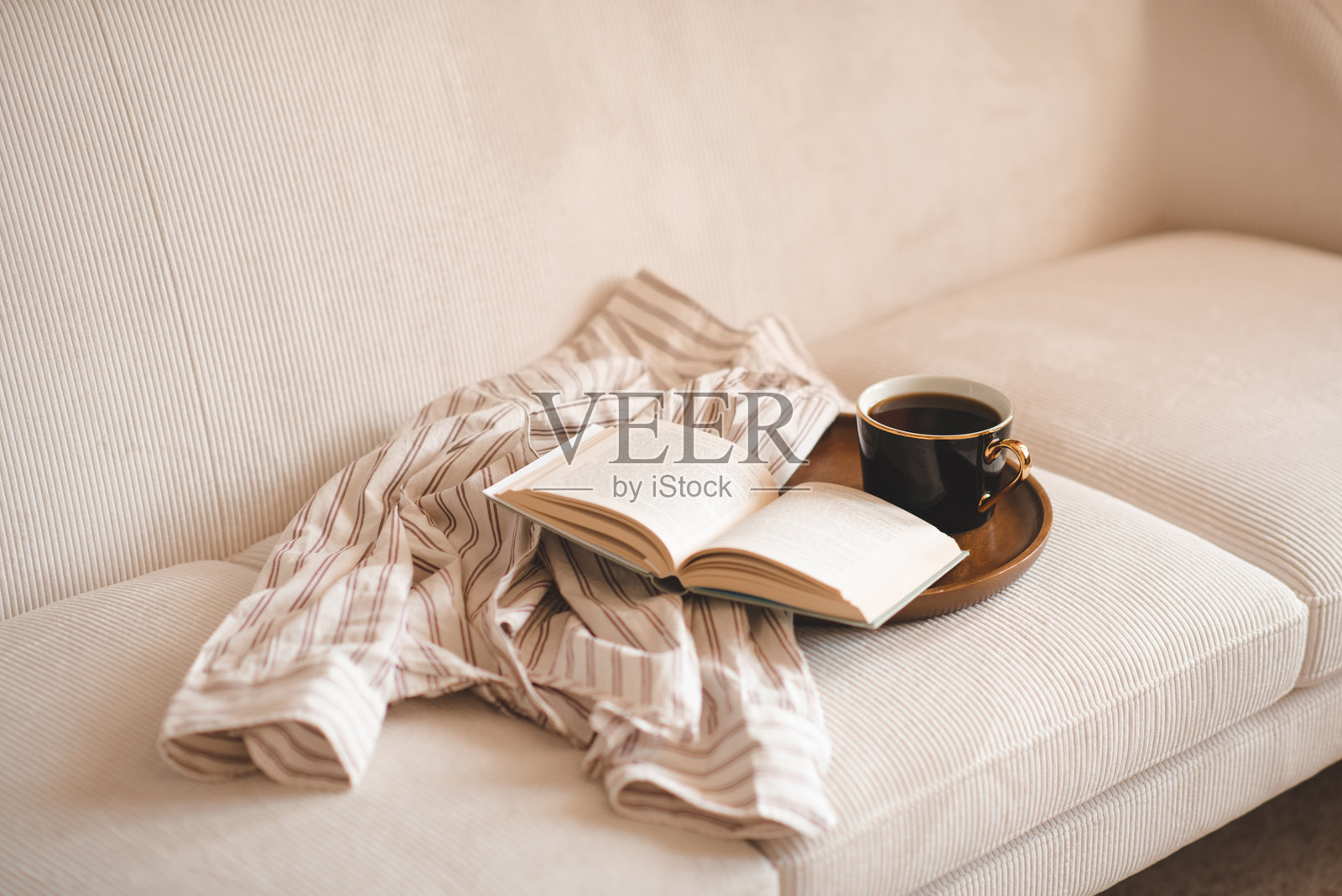 温馨的家居氛围与一杯咖啡照片摄影图片