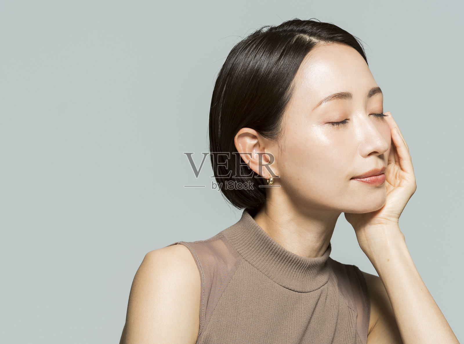 一位四十多岁美丽的日本女性肖像照片摄影图片