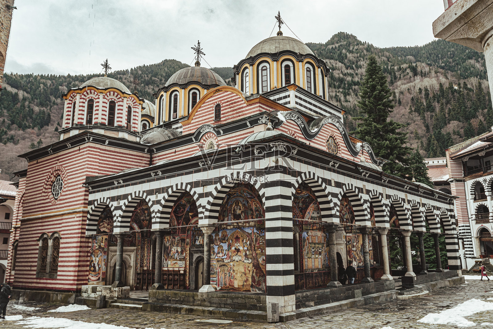 保加利亚里拉修道院的庭院照片摄影图片