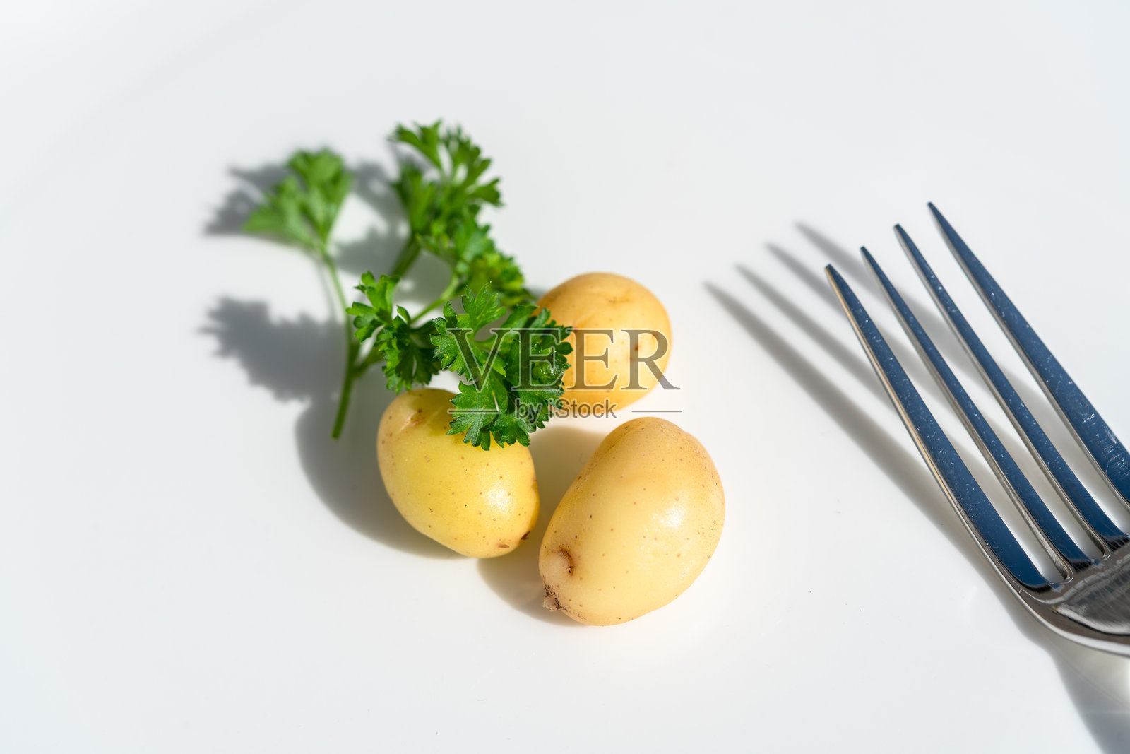 健康饮食或素食饮食，包括碳水化合物和土豆照片摄影图片