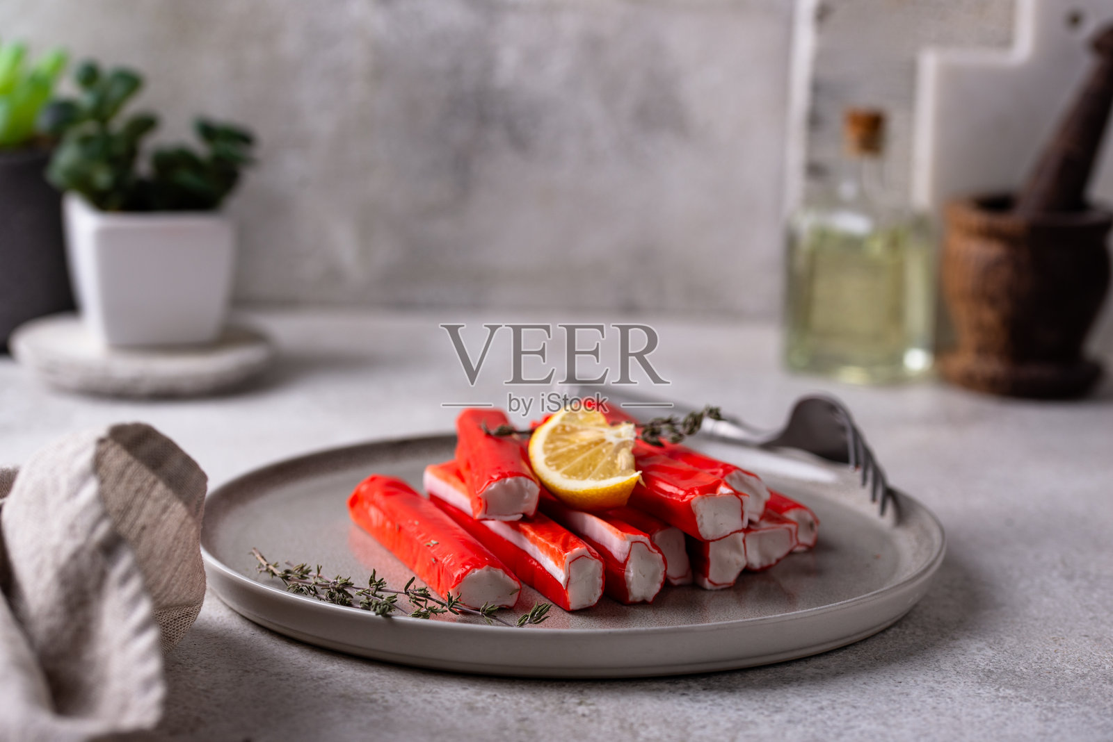 蟹肉制成的仿蟹肉棒照片摄影图片