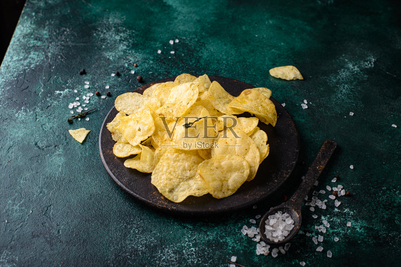 自制脆咸土豆片照片摄影图片