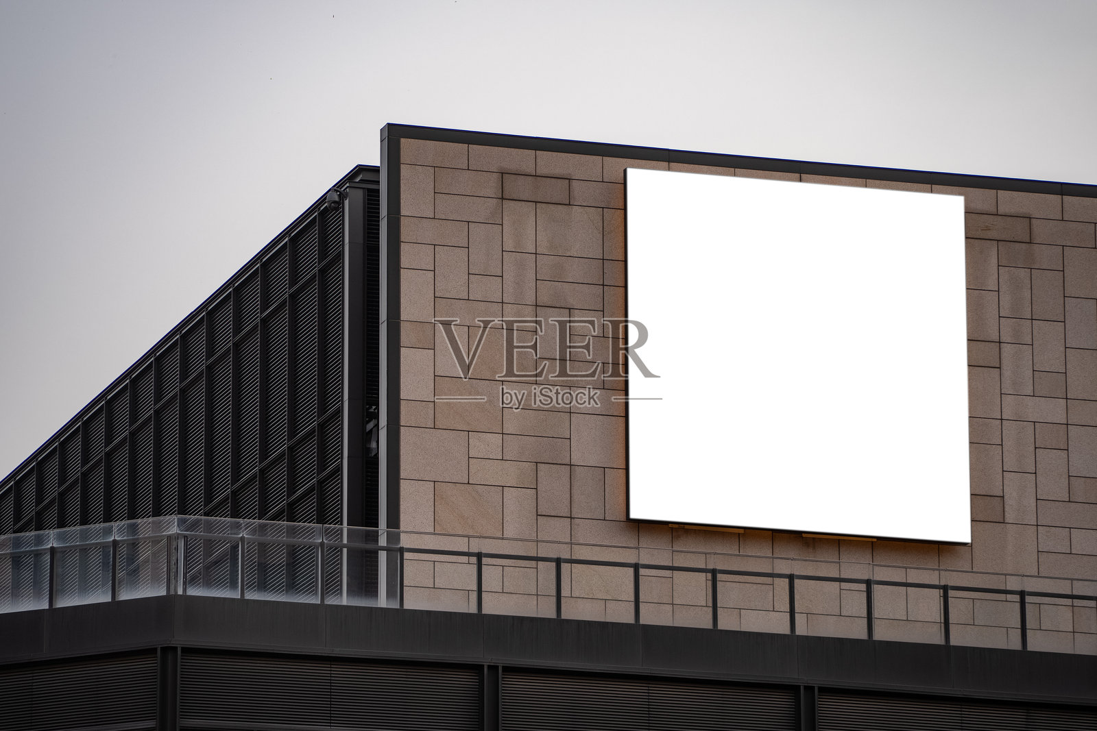 建筑广告牌白色空白屏幕用于广告展示。照片摄影图片