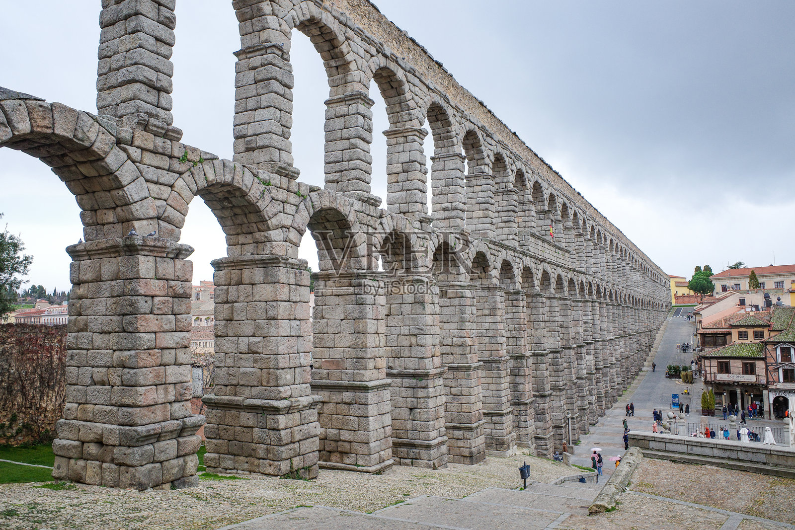 西班牙卡斯蒂利亚-莱昂的塞戈维亚罗马水道桥照片摄影图片