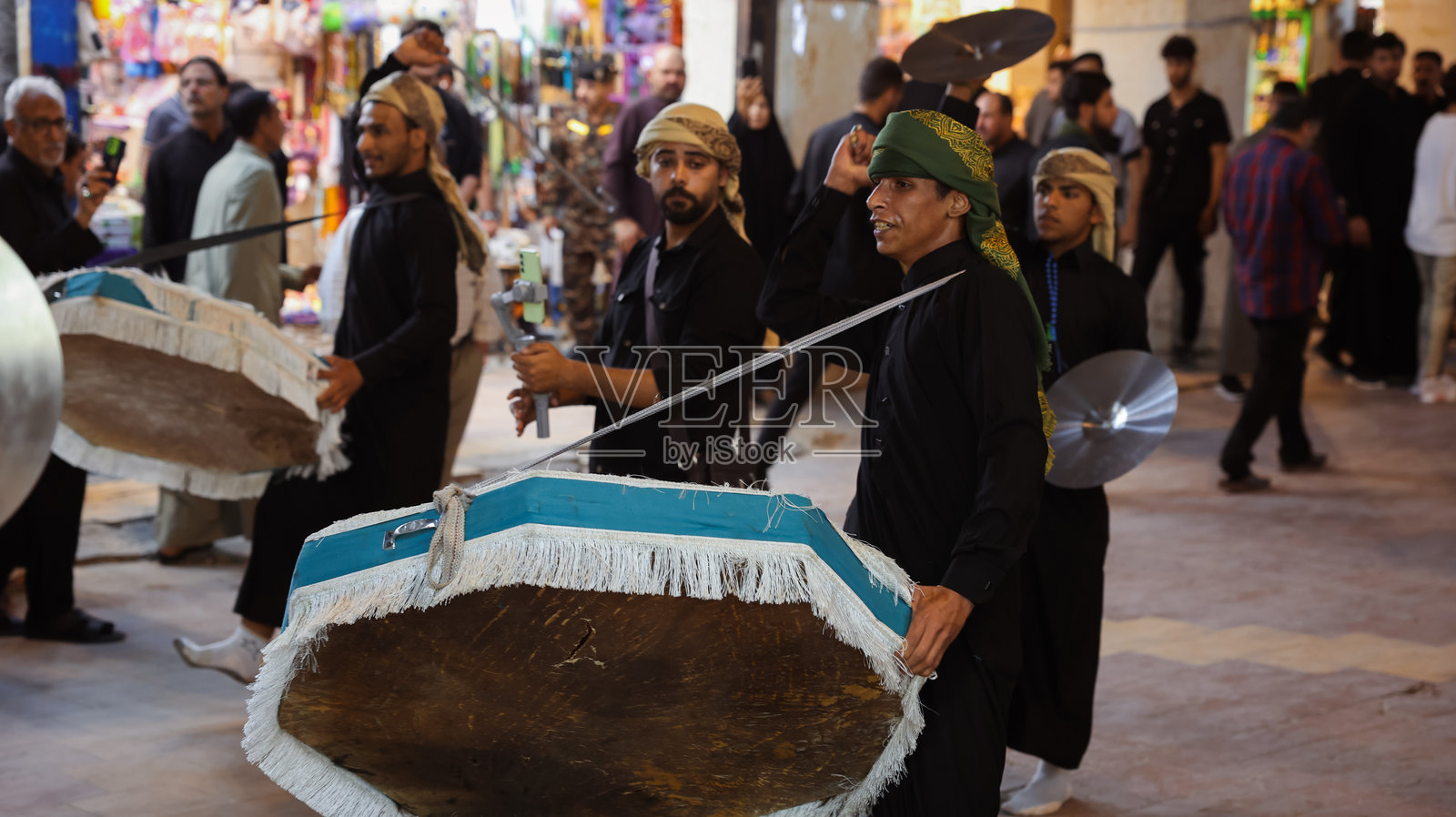 在伊拉克纳杰夫的音乐和舞蹈文化庆典照片摄影图片