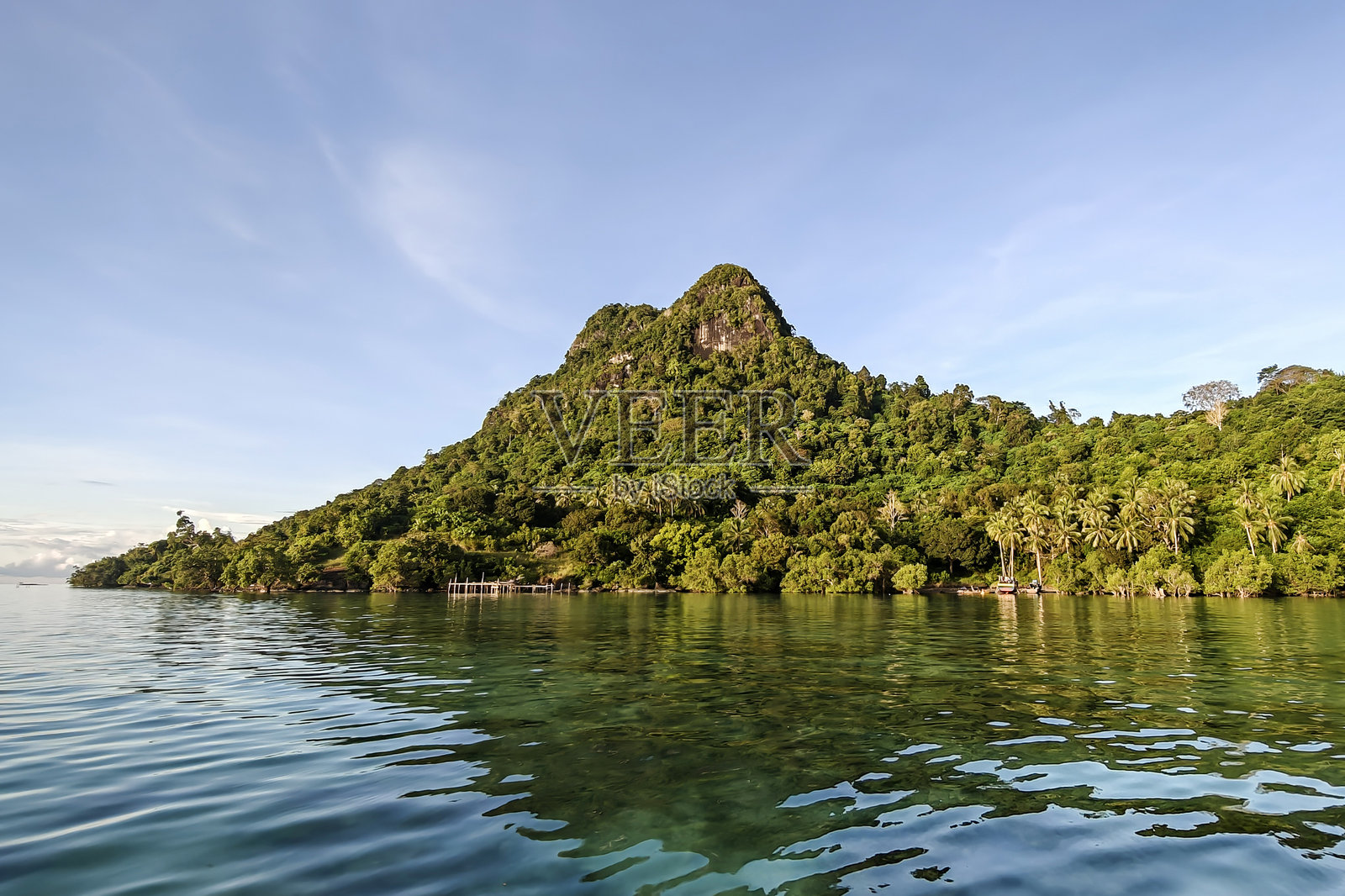 塔塔甘岛的美丽景色，森博那照片摄影图片