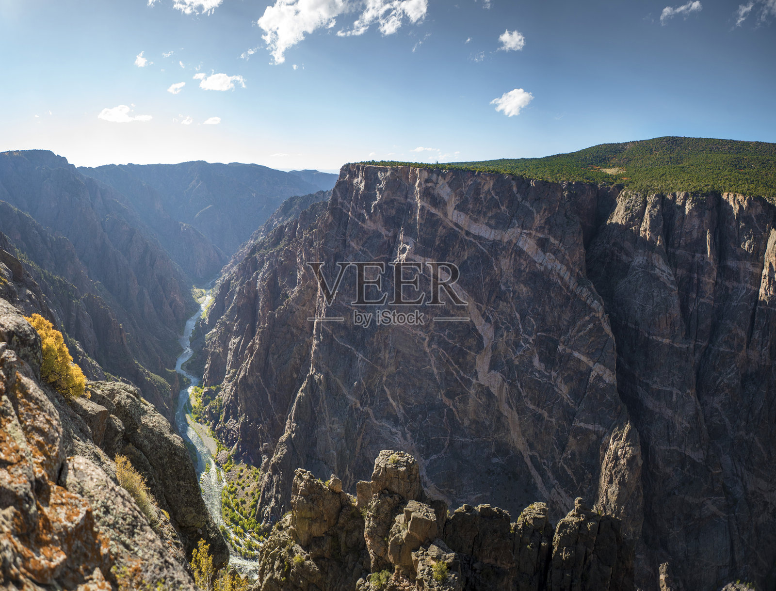 科罗拉多州的甘尼森黑峡谷与大理石墙照片摄影图片