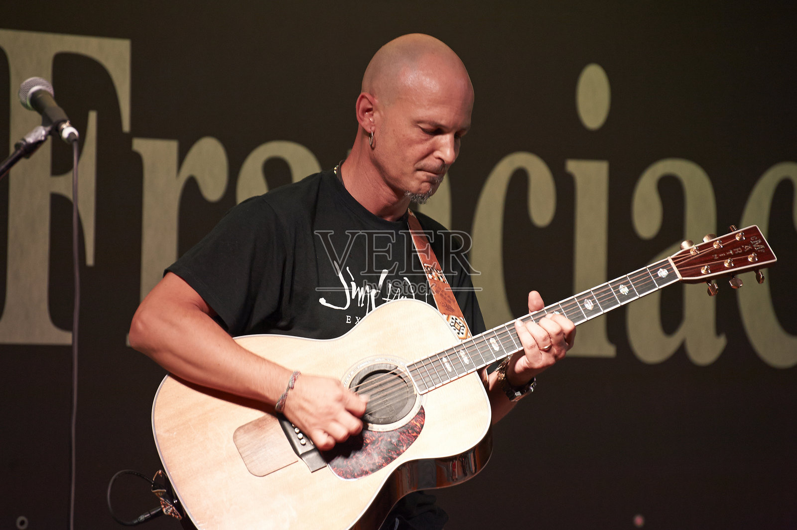 芬纳兹照片摄影图片