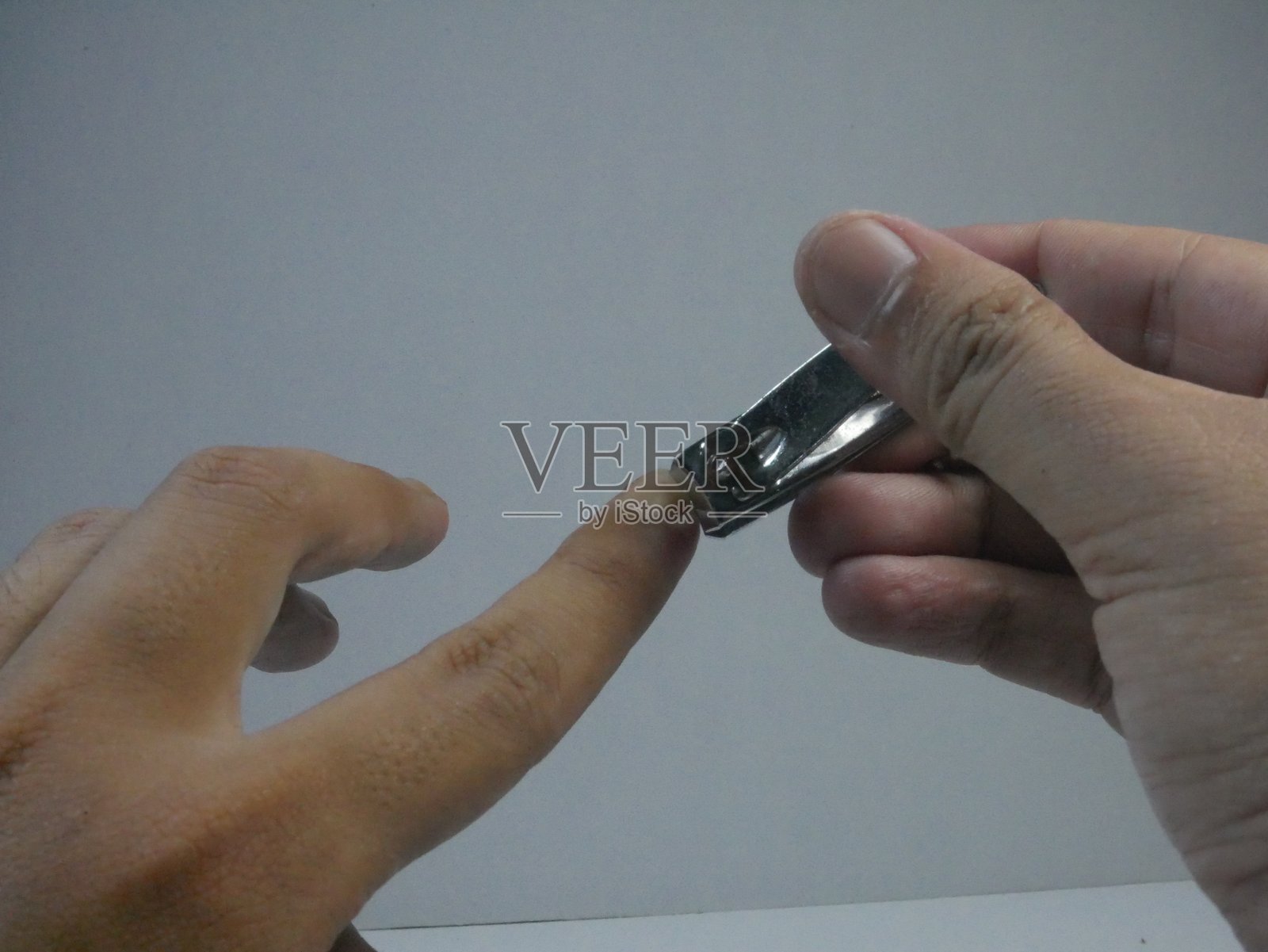 剪指甲照片摄影图片