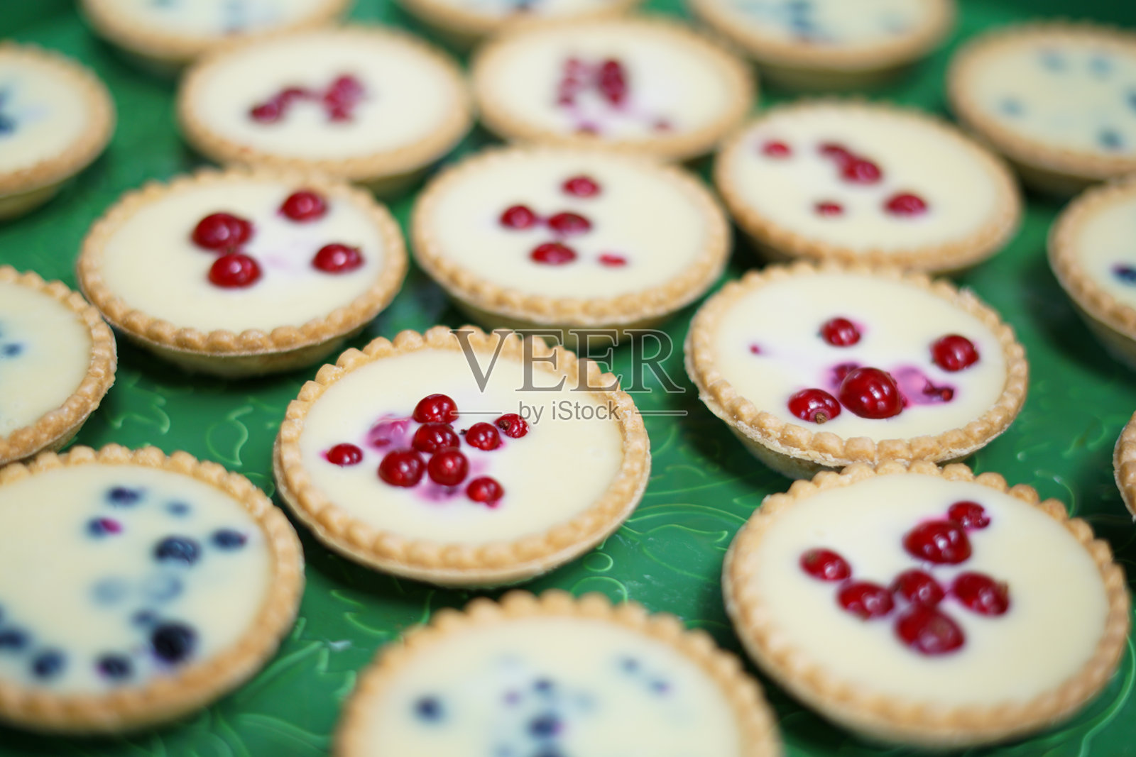 小水果塔。照片摄影图片