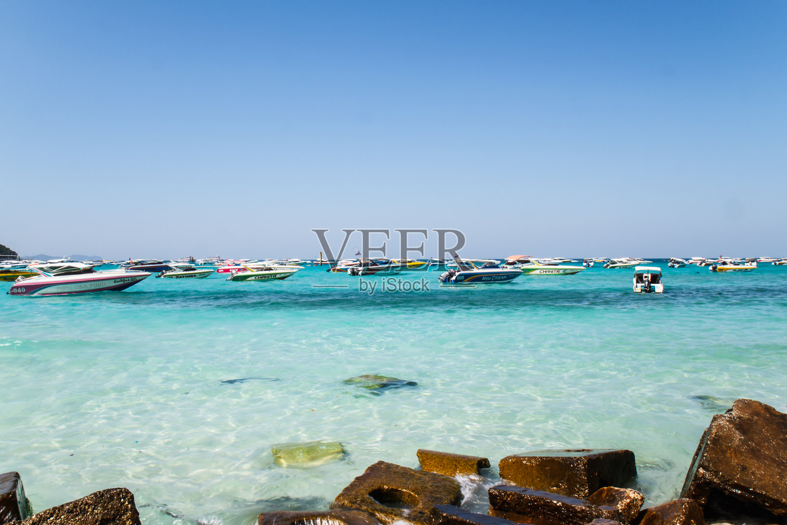 科兰海上的船只照片摄影图片