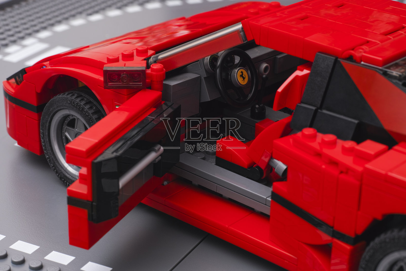 乐高法拉利F40汽车，驾驶门打开照片摄影图片