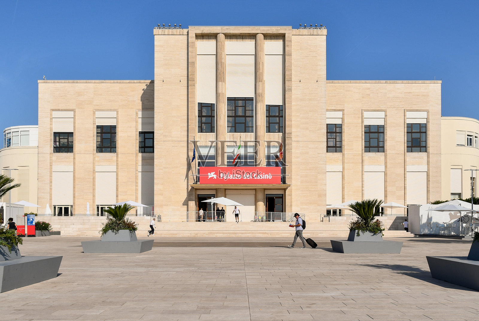 赌场宫(1938年),直到1990年代一直用作赌博场所,现在是展览、会议、活动和晚宴的举办地,意大利威尼斯丽都。照片摄影图片