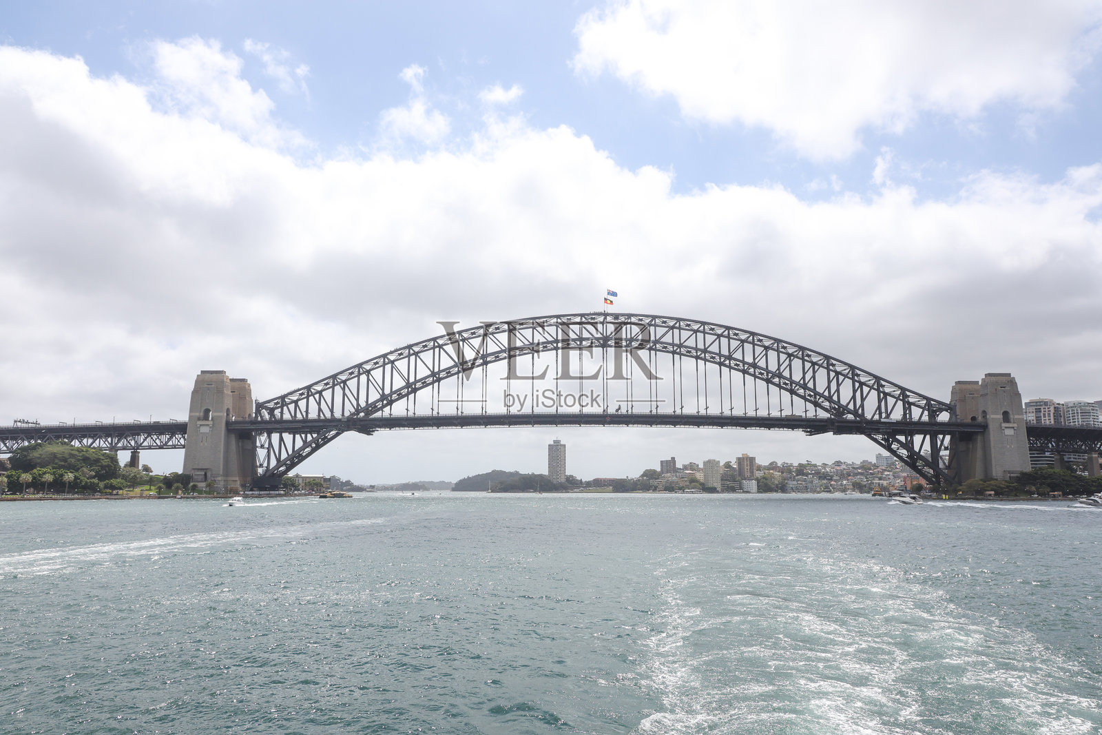 澳大利亚新南威尔士州：2024年11月10日。悉尼海港大桥是悉尼海港上美丽的桥梁，也是悉尼的著名地标。照片摄影图片
