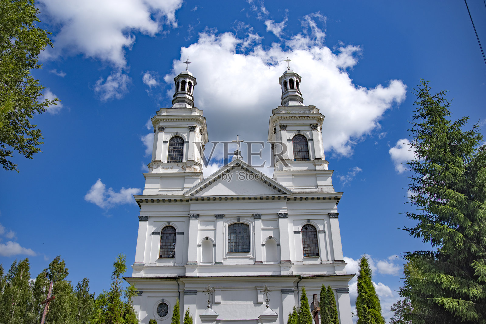 白俄罗斯维捷布斯克地区林图皮的圣安德鲁使徒罗马天主教堂照片摄影图片