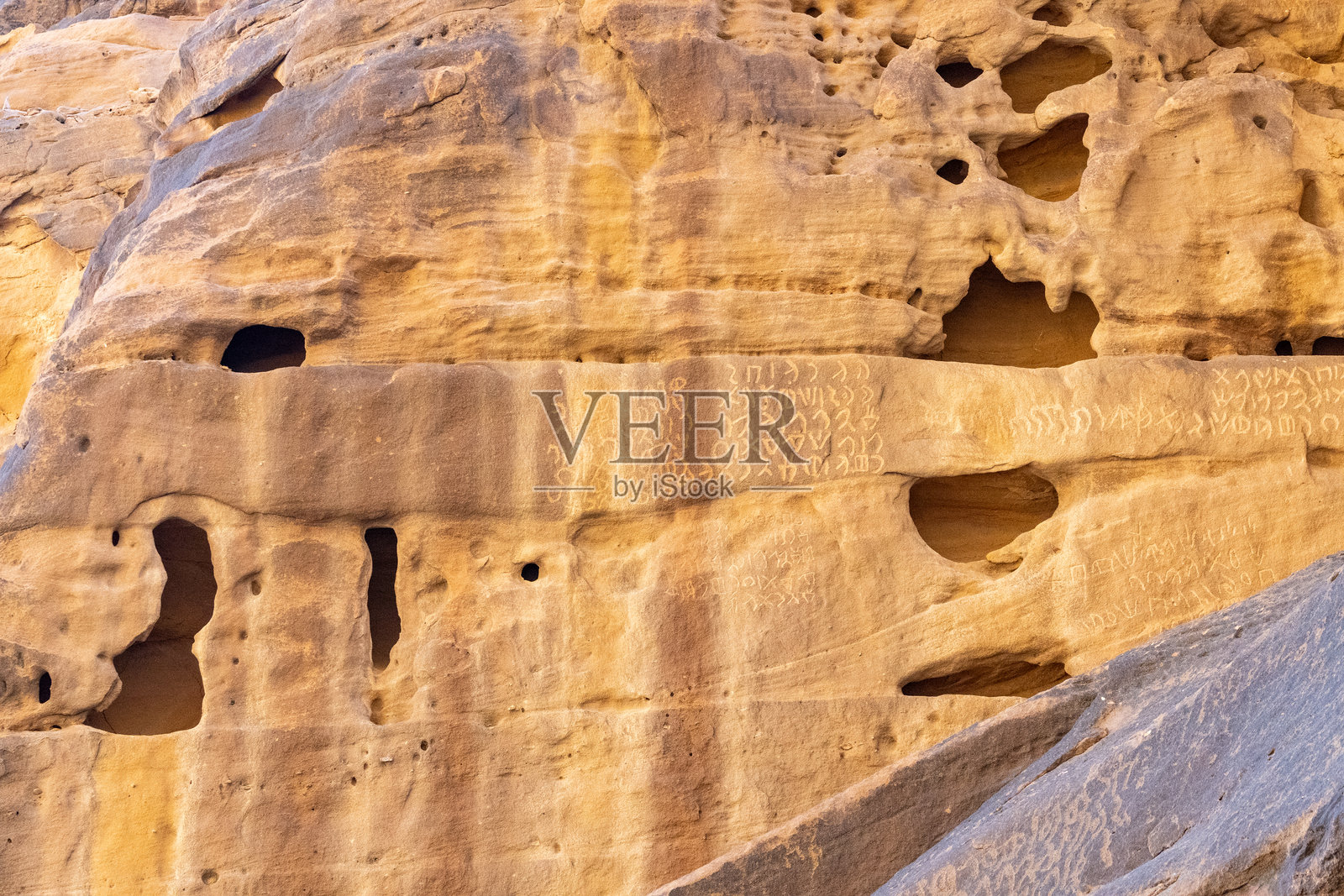 贾巴尔·伊克马赫，刻在砂岩上的古老文字，阿尔乌拉，沙特阿拉伯照片摄影图片