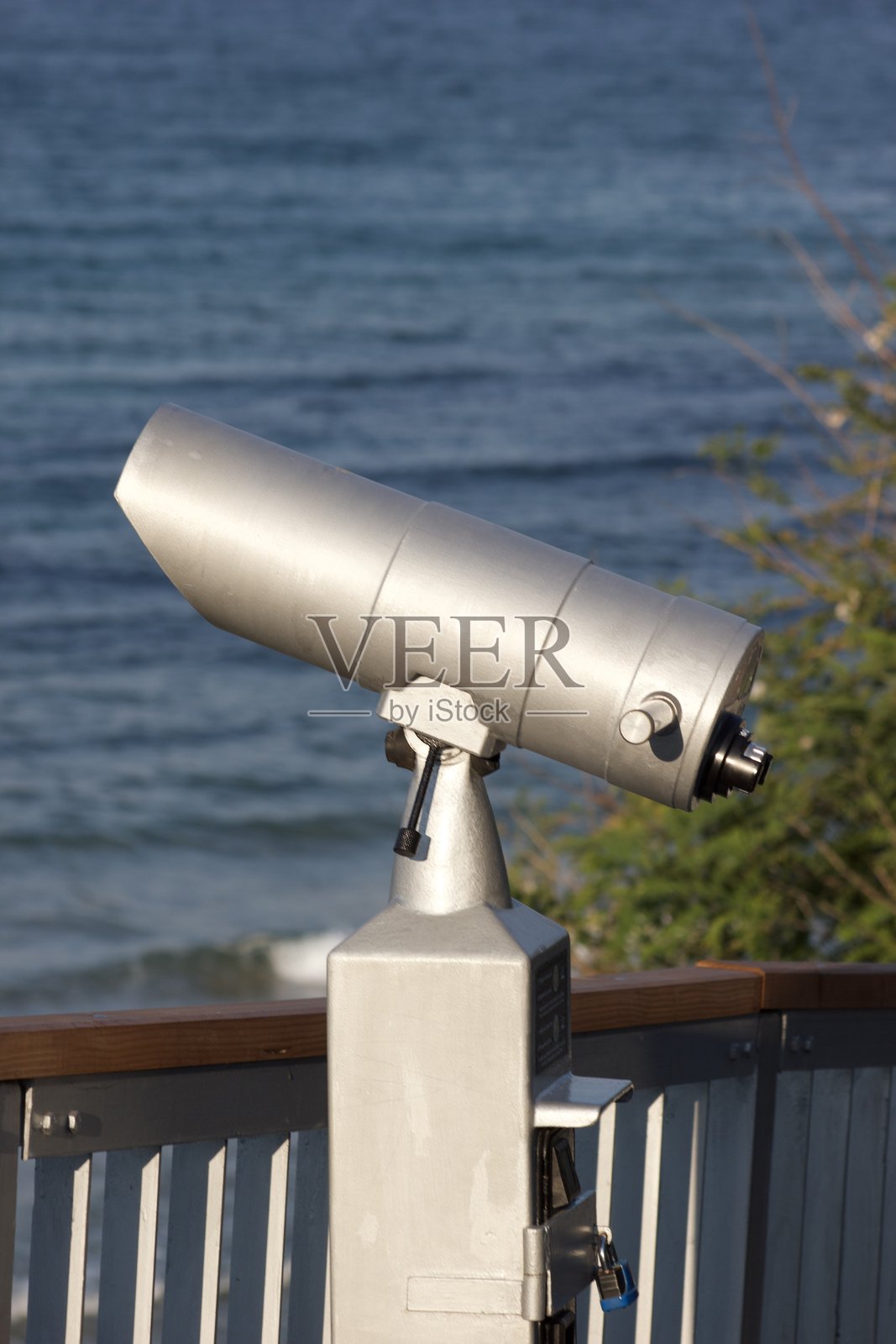 向大海寻找硬币照片摄影图片