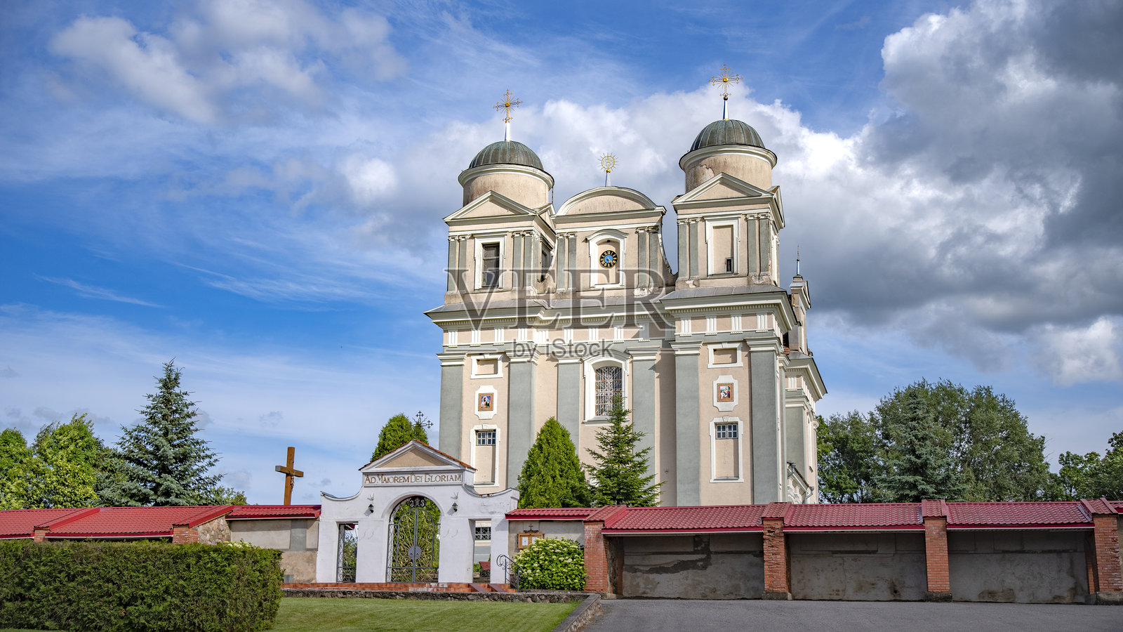 白俄罗斯维捷布斯克地区卢恰伊的圣塔德乌斯教堂照片摄影图片
