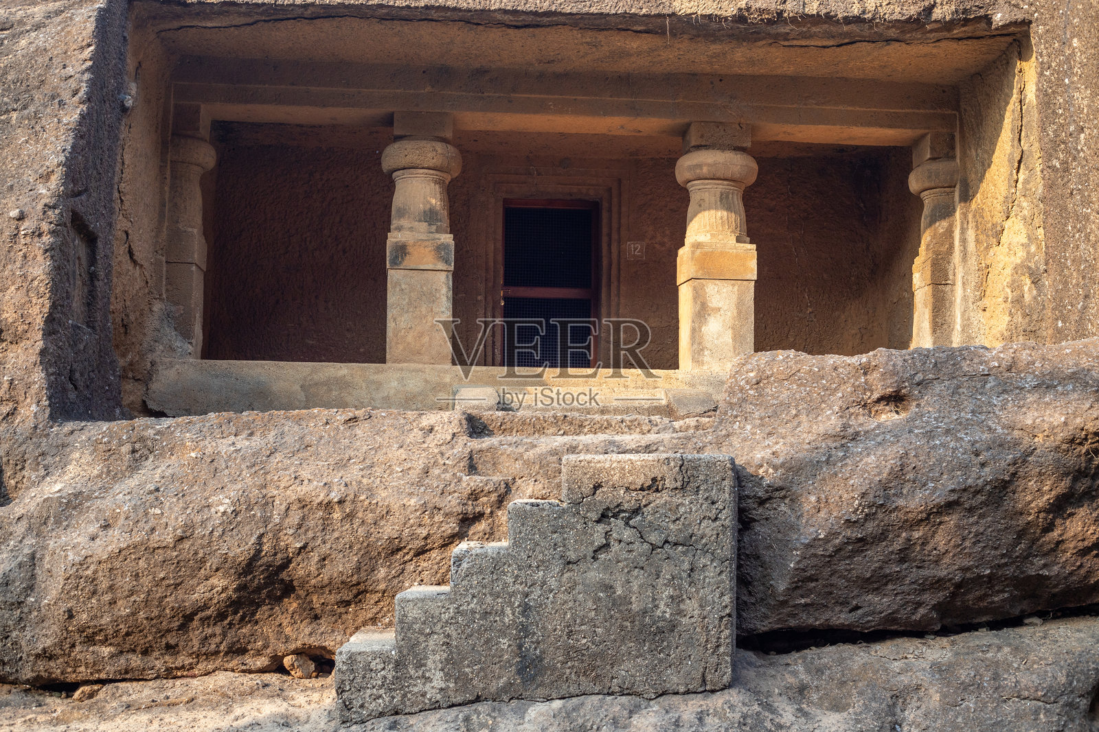 孟买的卡恩赫里洞穴，佛教洞穴照片摄影图片