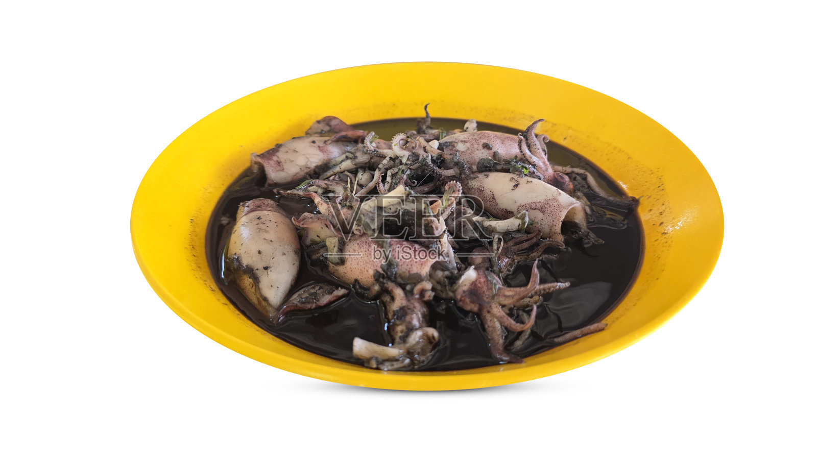 墨汁炖鱿鱼盛在黄色碗中照片摄影图片