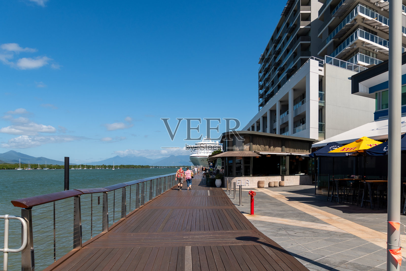 凯恩斯码头是一个位于马林码头旁的综合体，内有精品店、健康诊所、餐厅、咖啡馆和酒吧。照片摄影图片