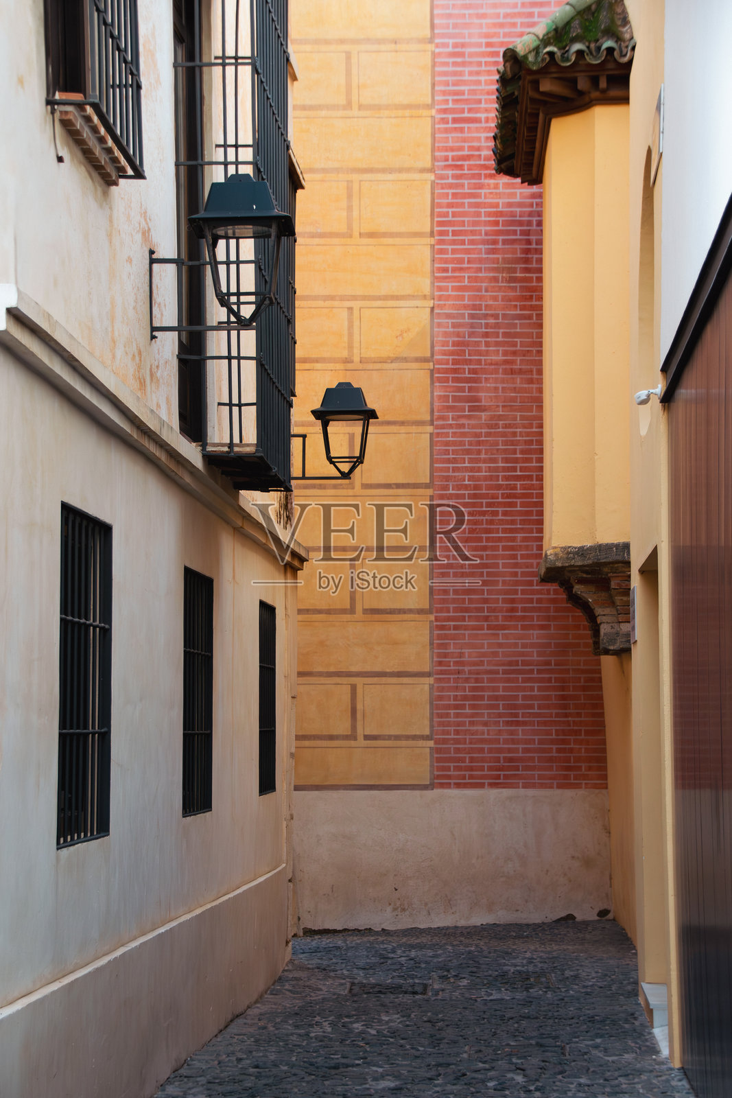 安达卢西亚通道：马拉加老城的生机勃勃的生活照片摄影图片