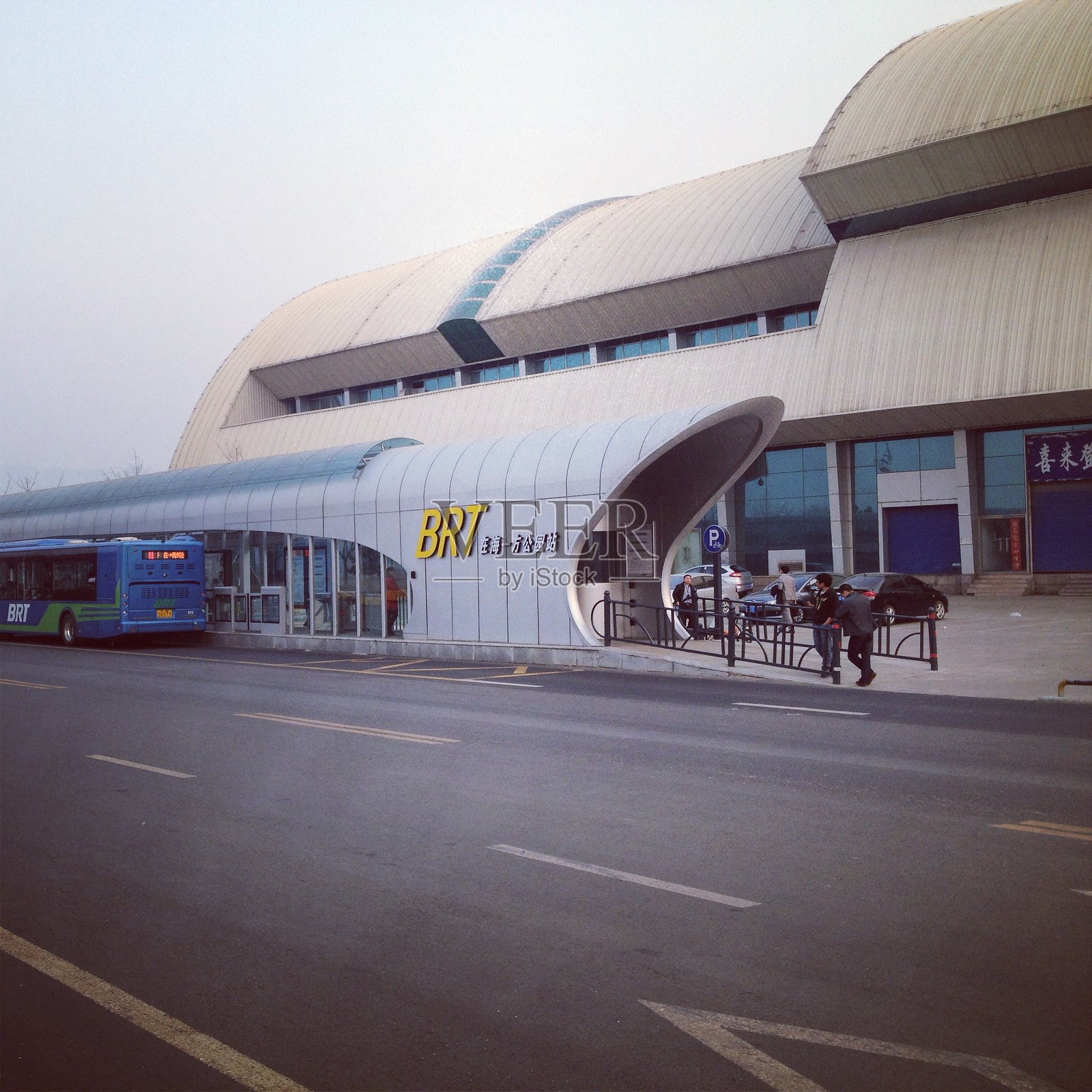 公交车站照片摄影图片