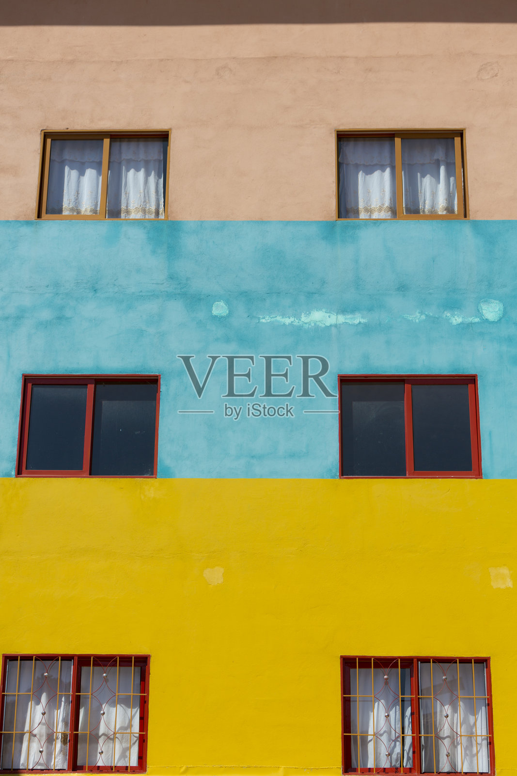 哥伦比亚瓜塔佩的彩色建筑立面细节照片摄影图片