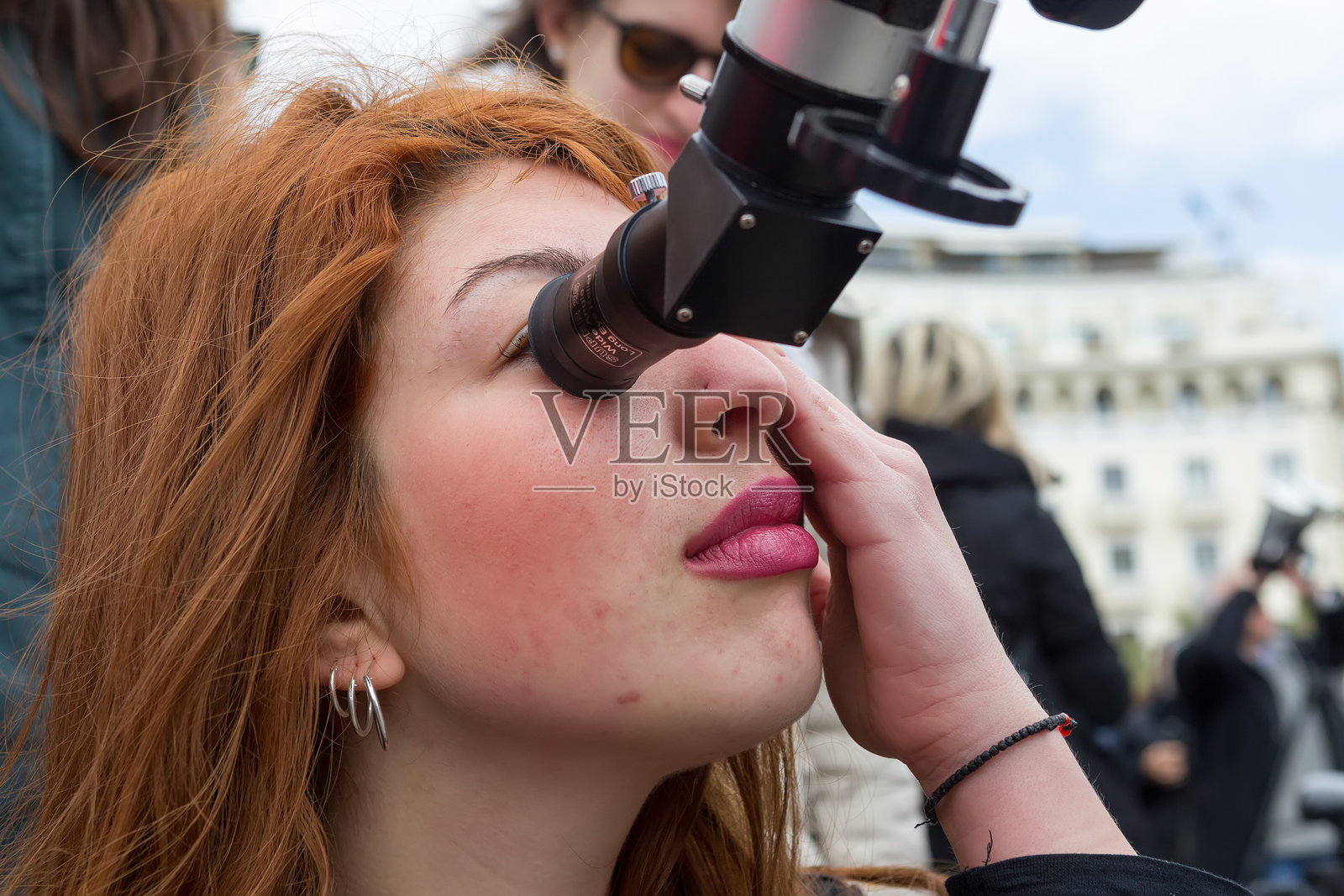 希腊上空的局部日食照片摄影图片
