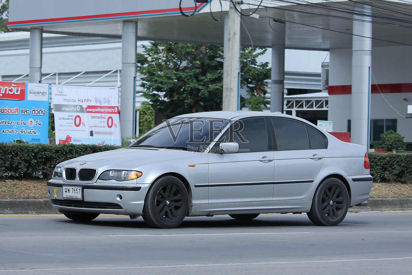 私人汽车，宝马323。照片摄影图片