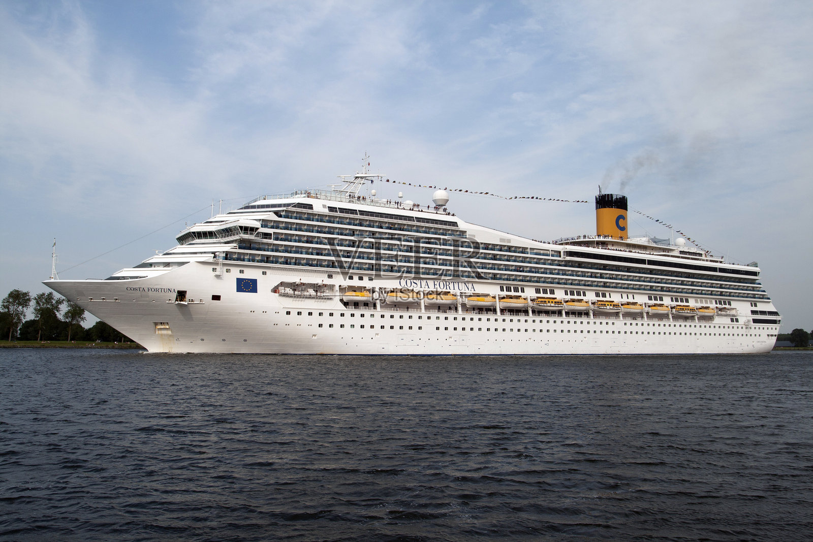 现代邮轮科斯塔福图纳号。照片摄影图片