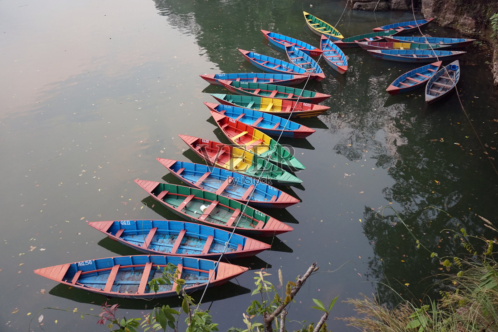 湖泊及其色彩照片摄影图片