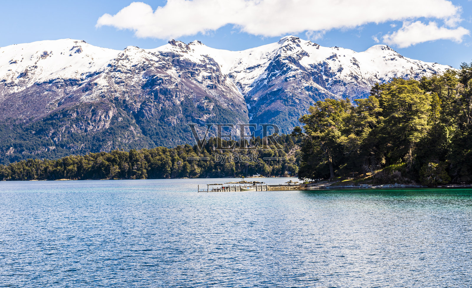 从巴哈曼萨航行至阿拉亚内斯森林，安哥斯图拉镇，内乌肯，巴塔哥尼亚，阿根廷照片摄影图片