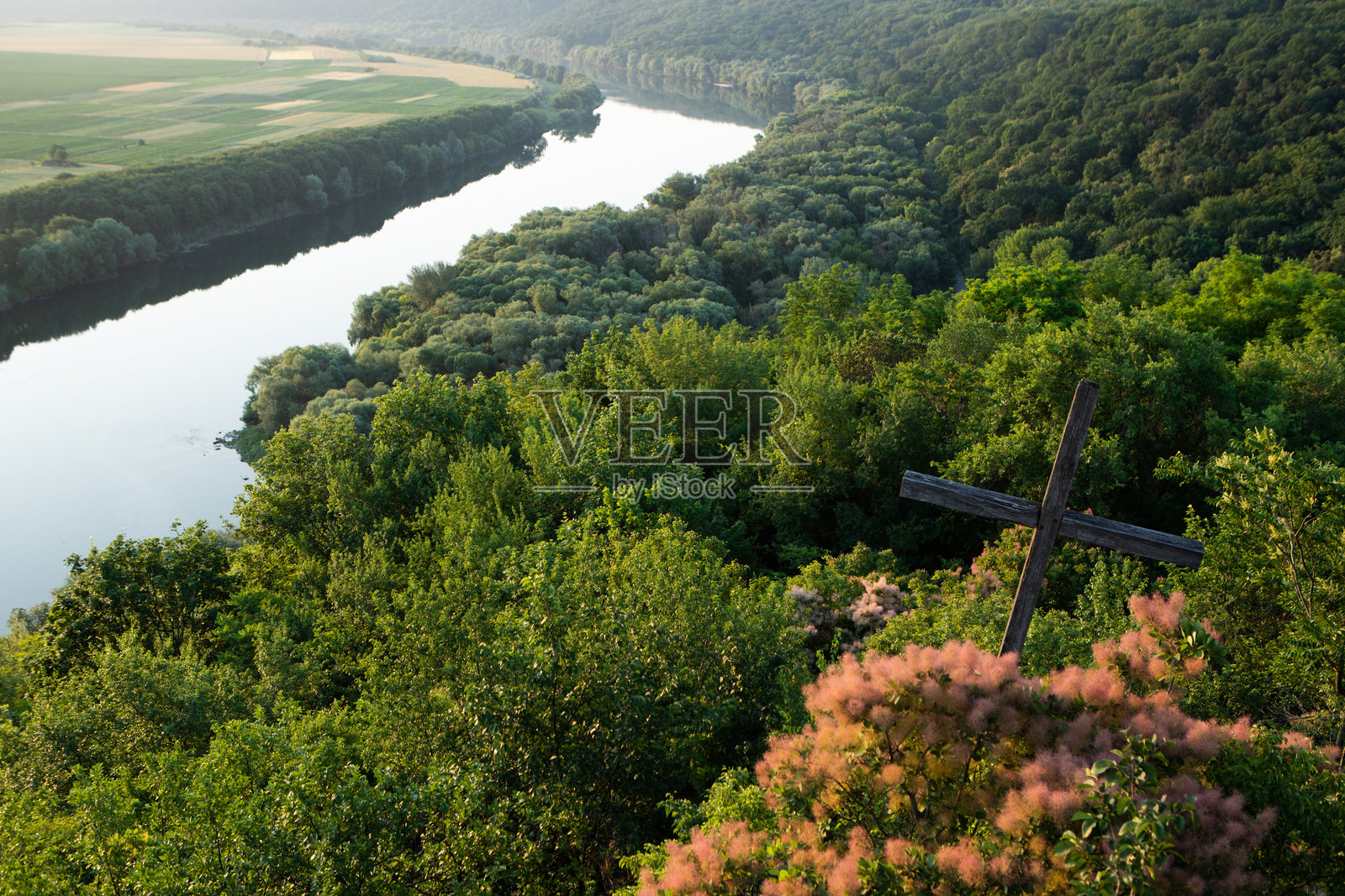摩尔多瓦共和国美丽绿色的索罗卡城市风景。照片摄影图片