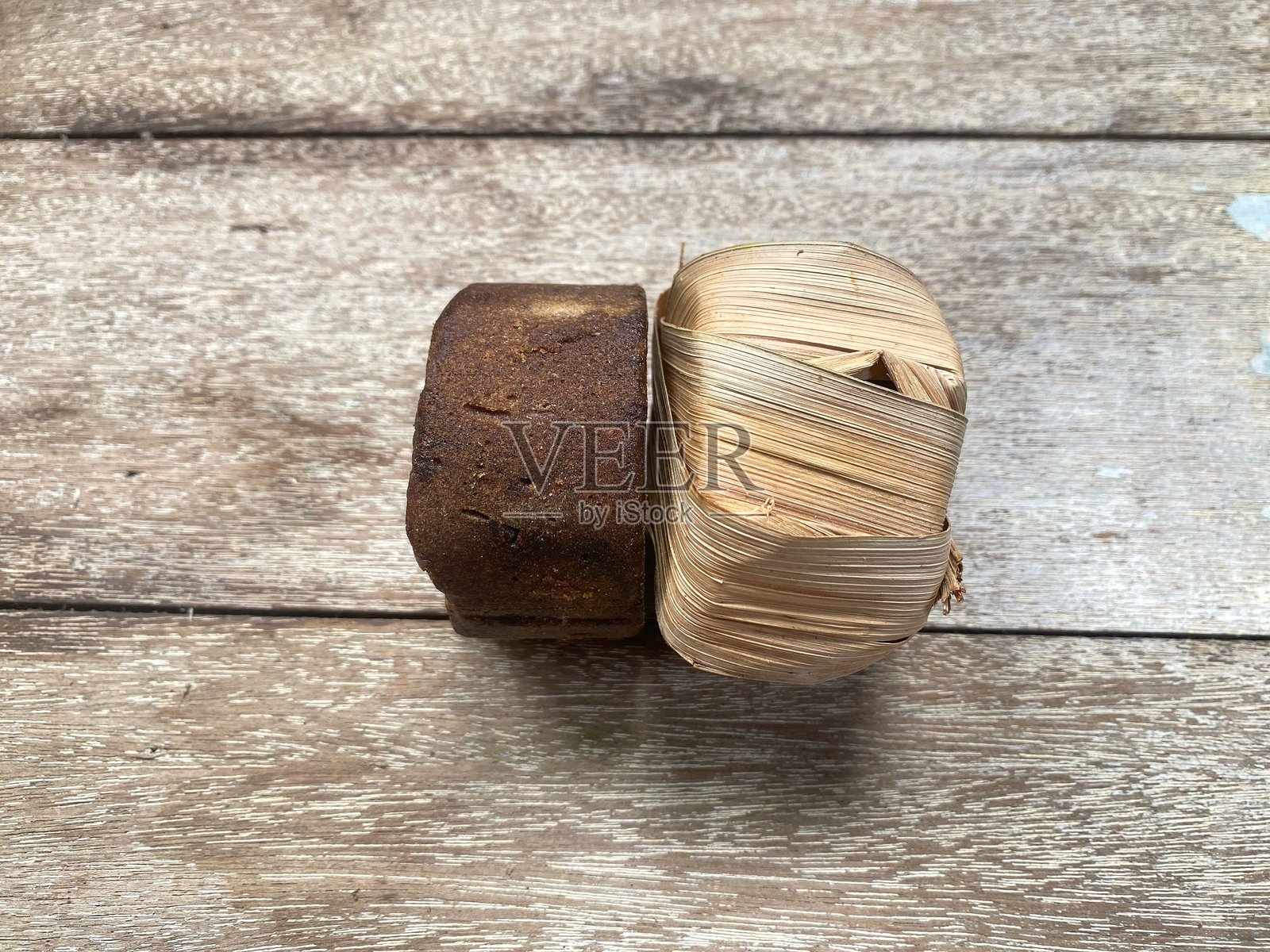 正宗椰子棕榈糖。照片摄影图片