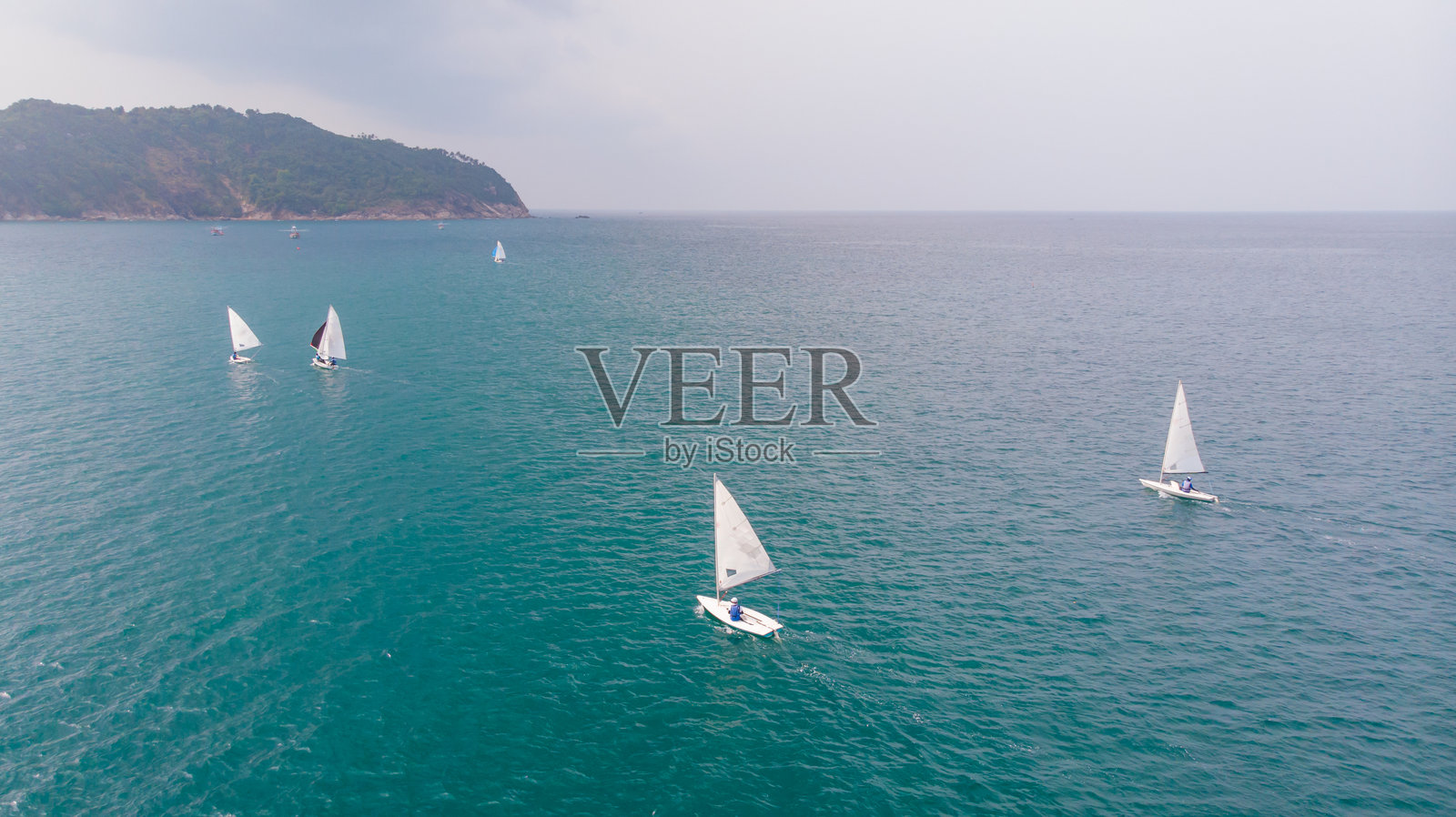 威利甘马海滩上的帆船照片摄影图片