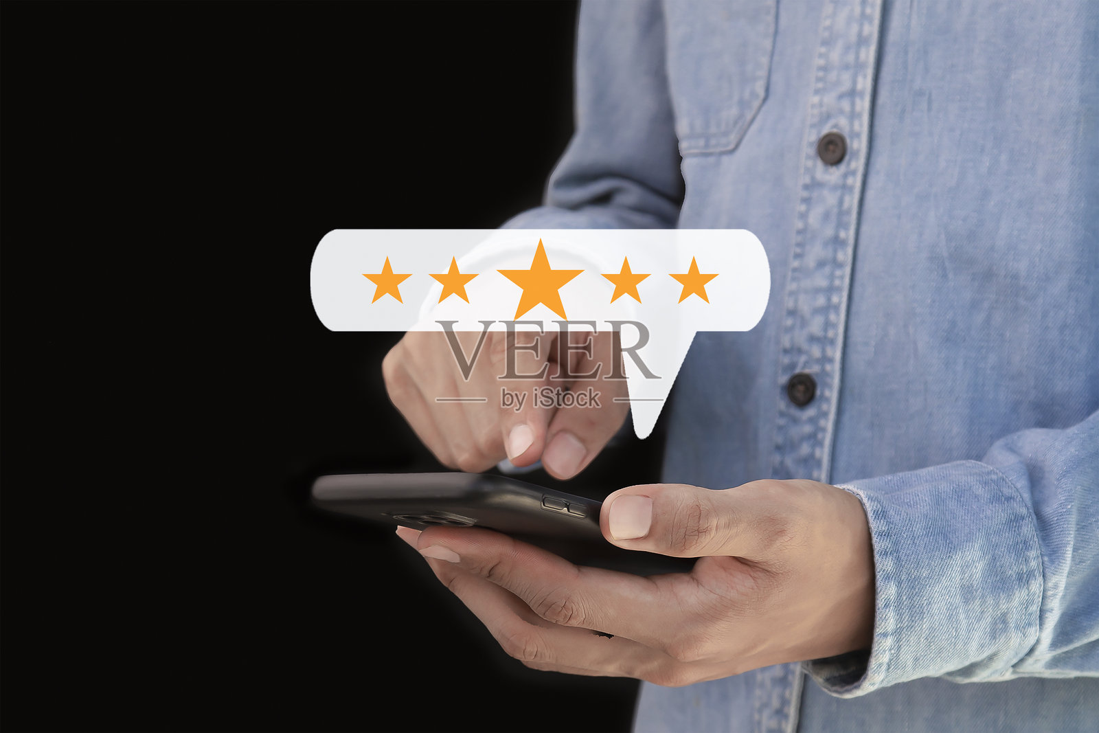 顾客们给予五星好评来评价和评论这项服务业务创意。照片摄影图片