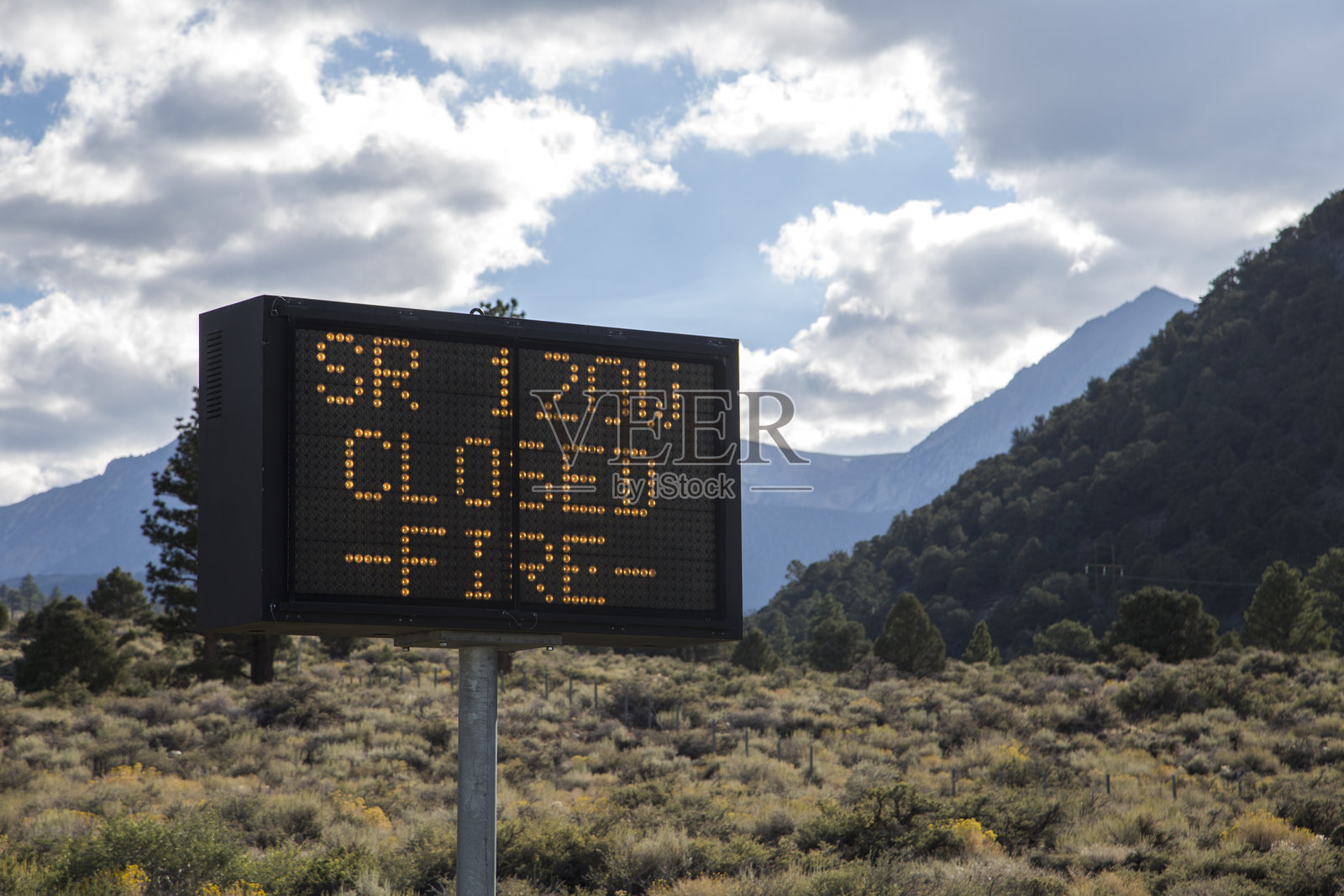 提奥加山口因火灾关闭照片摄影图片