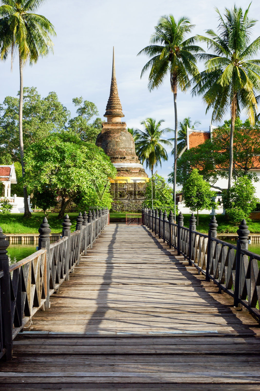 通往Wat Traphang Thong的步道照片摄影图片