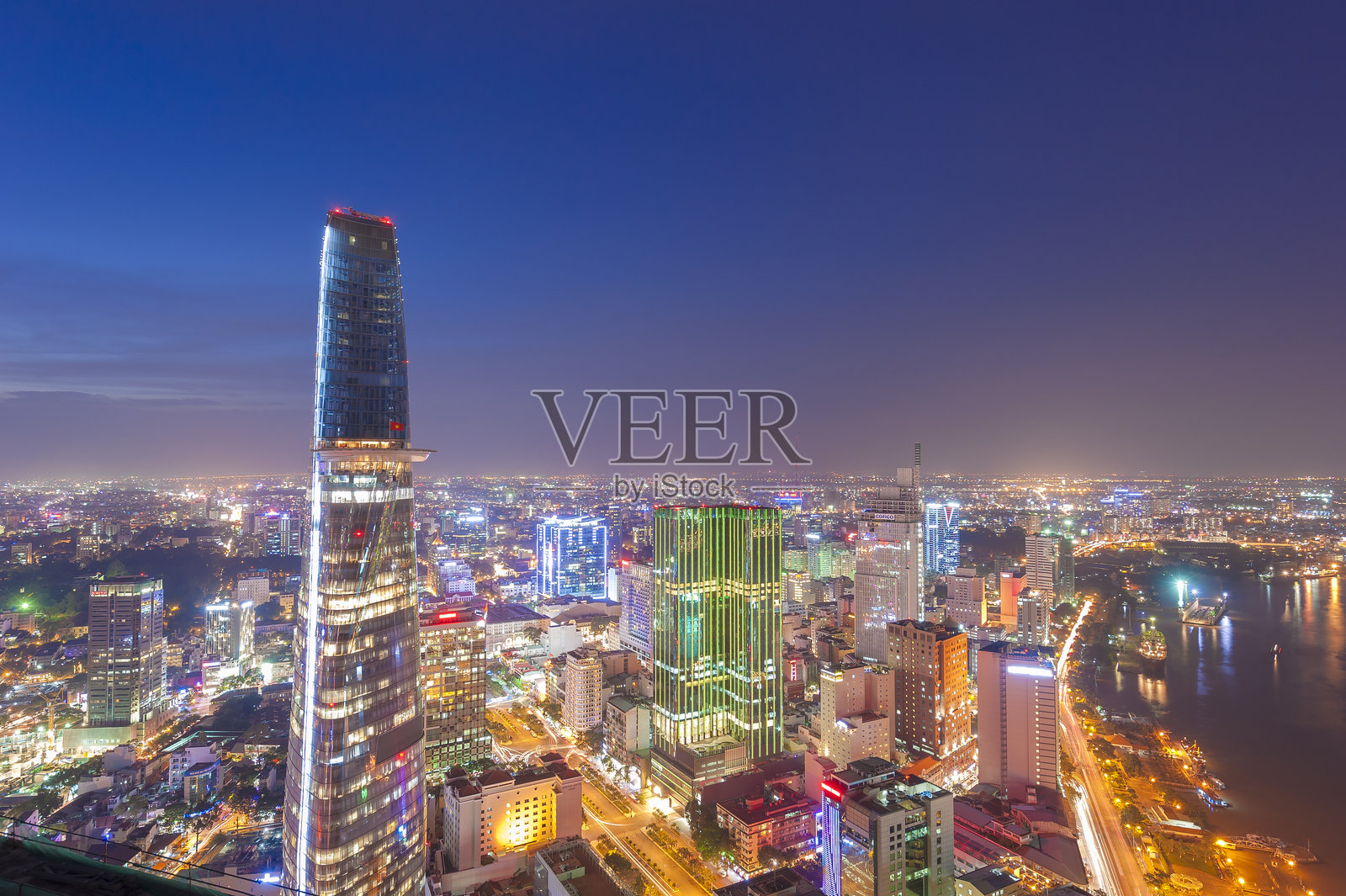 五光十色的西贡市中心夜景鸟瞰图照片摄影图片