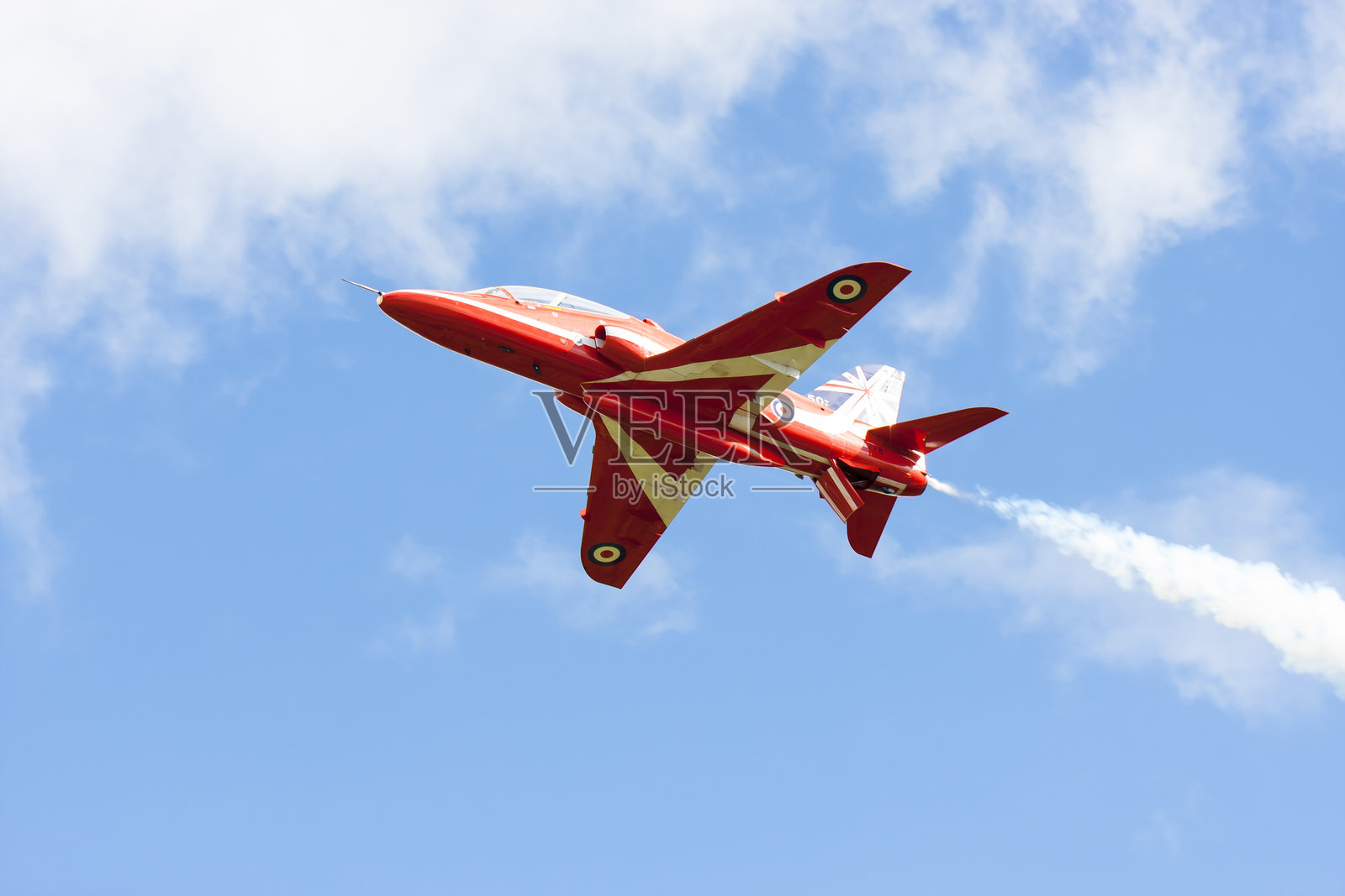 爱沙尼亚塔林的红箭飞行特技表演照片摄影图片