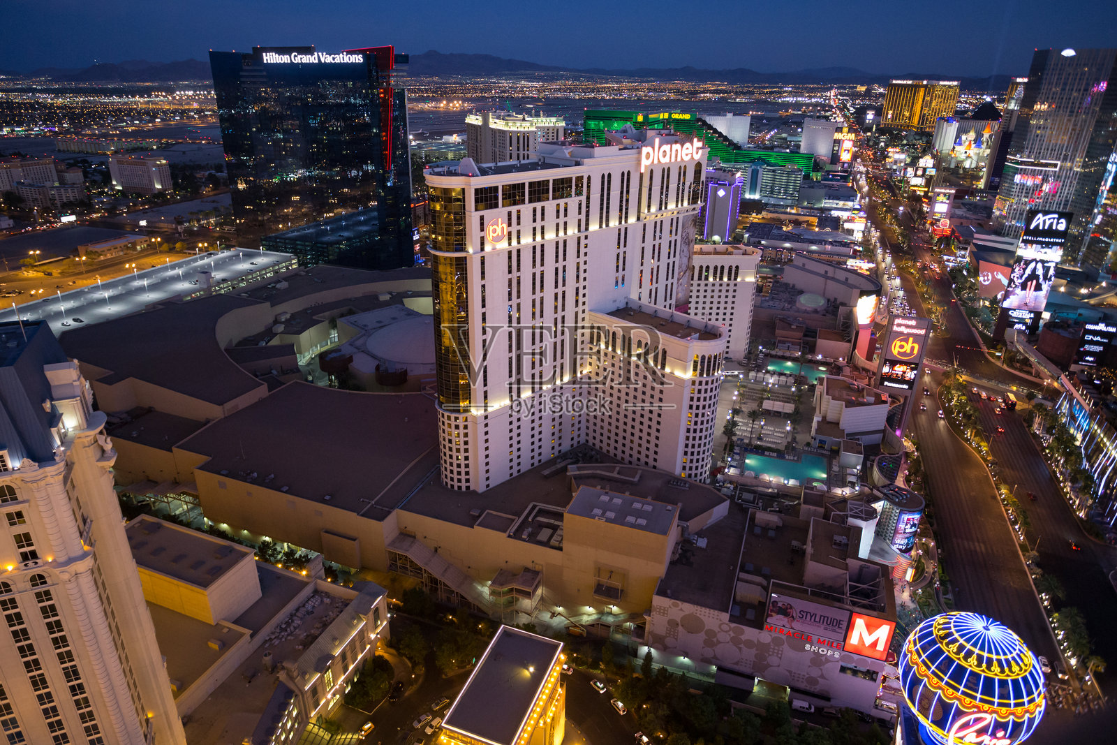 拉斯维加斯大道建筑日落后的广角视图照片摄影图片