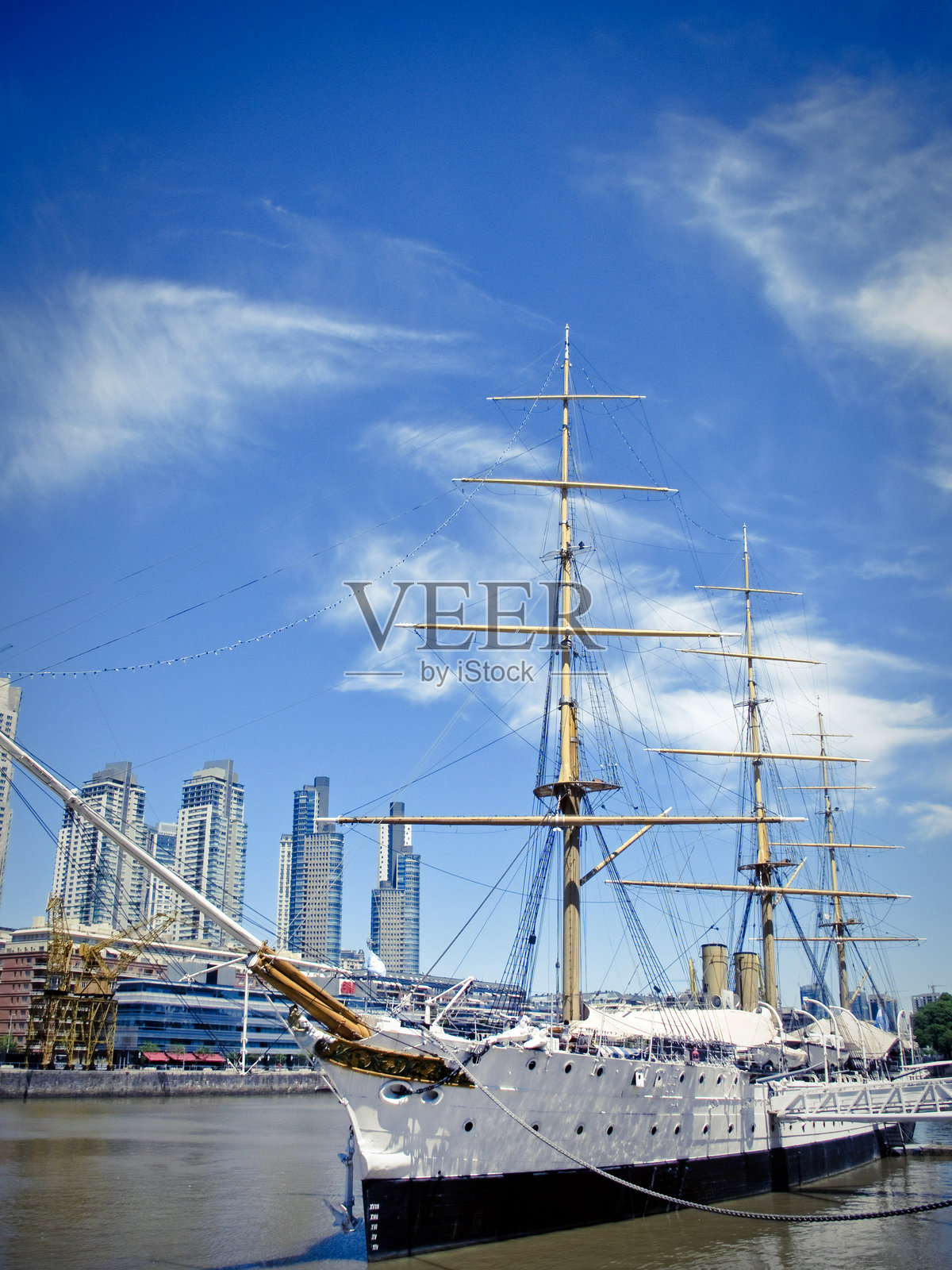 布宜诺斯艾利斯阿根廷的普埃尔托马德罗港口照片摄影图片