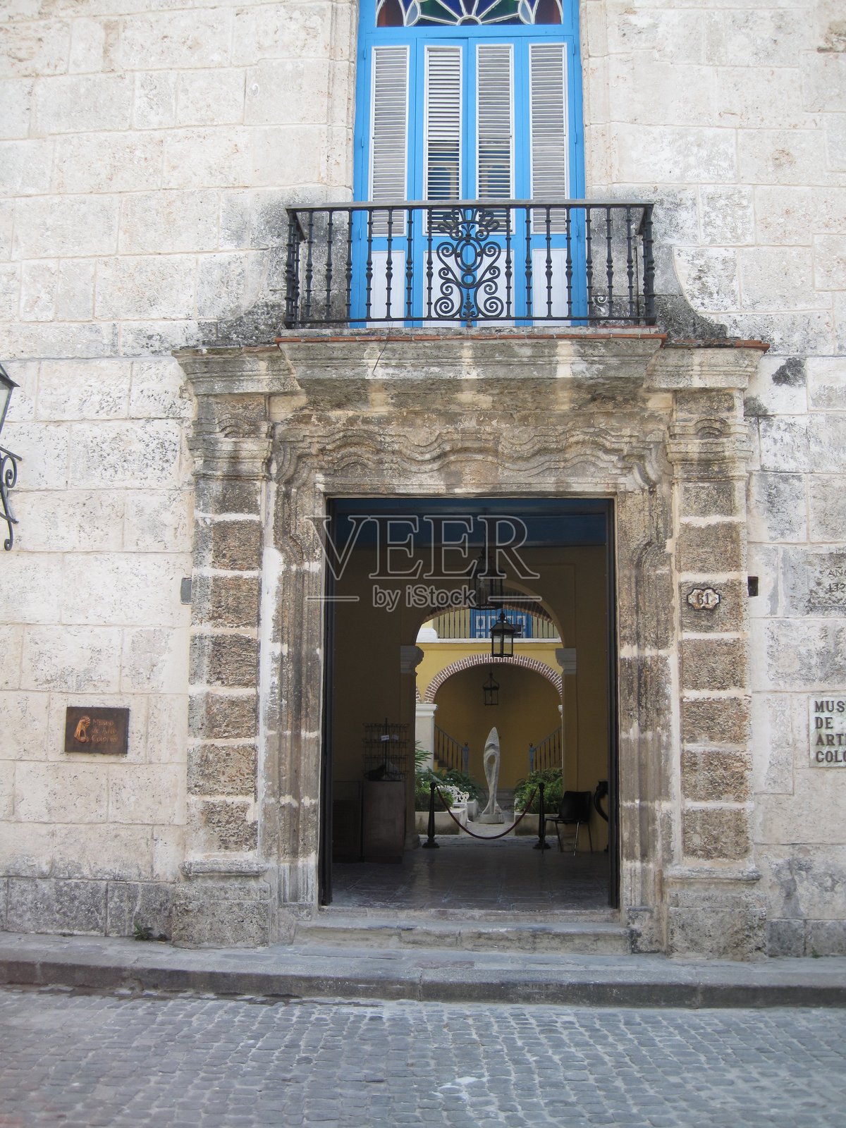 穿过拱门照片摄影图片