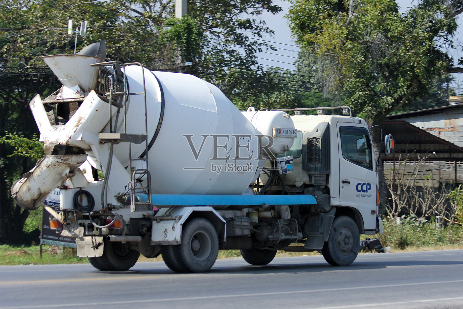 清迈混凝土产品公司的混凝土车。照片摄影图片