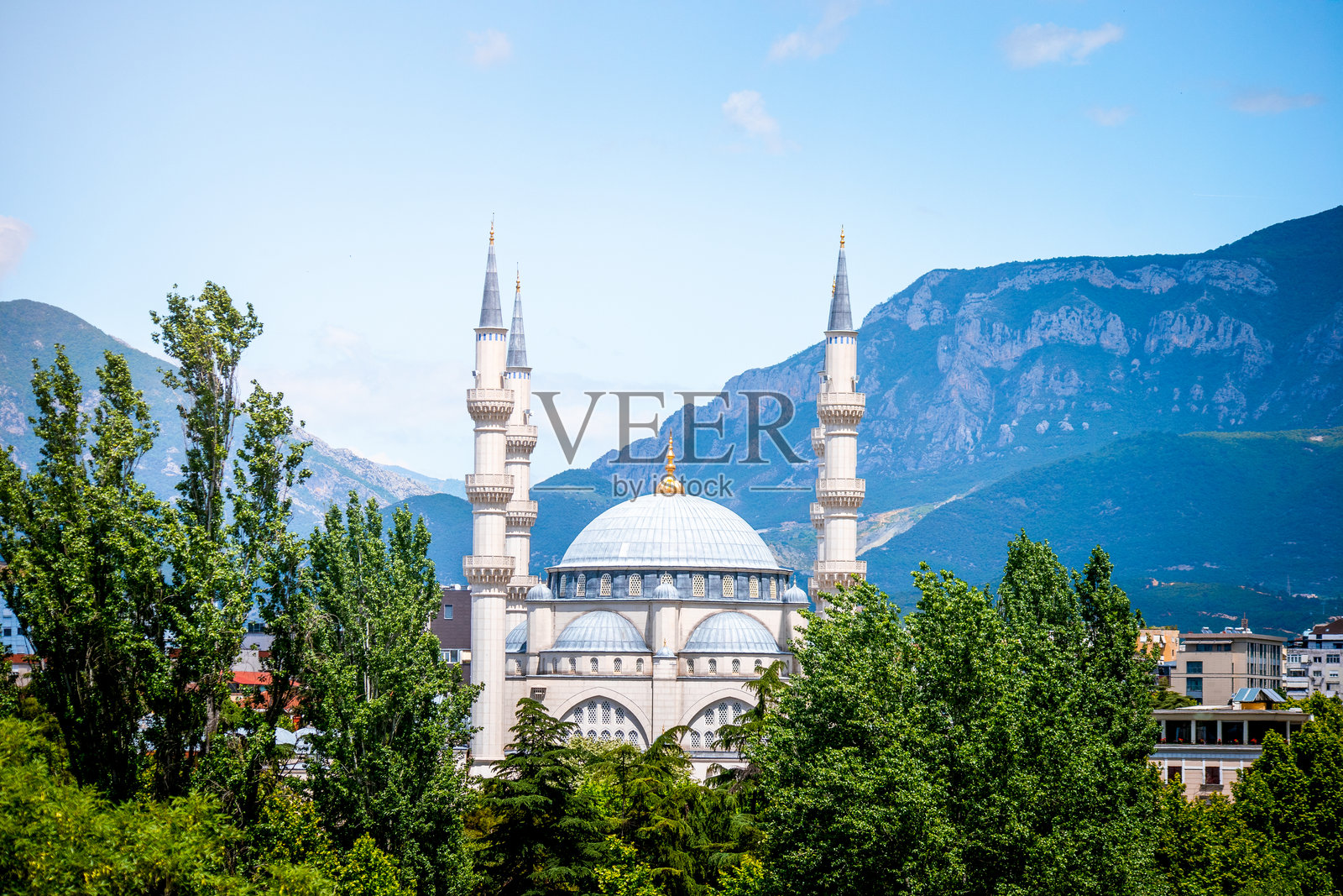 阿尔巴尼亚提拉纳金字塔的埃特赫姆·贝杰清真寺，横向格式照片摄影图片