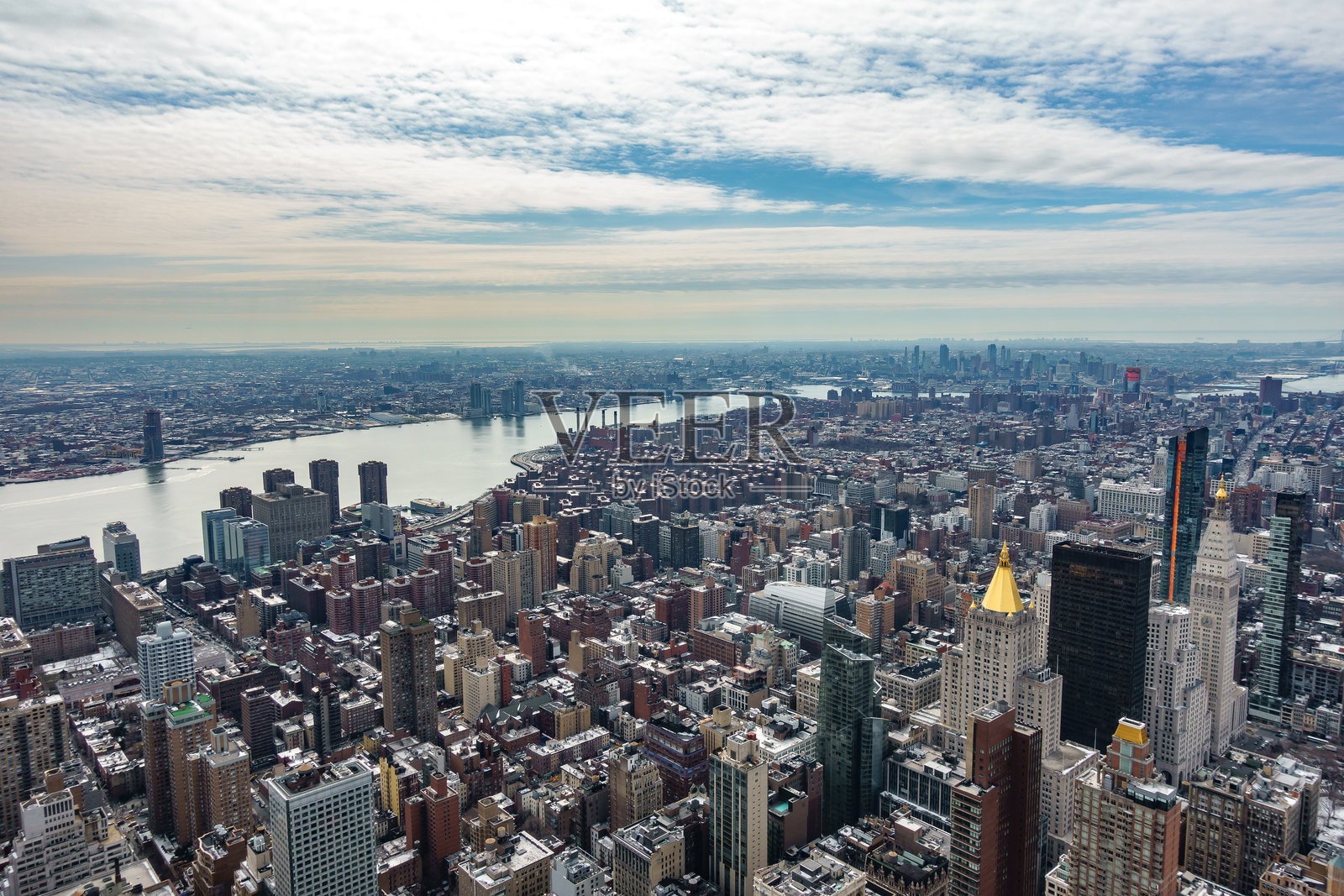 空中俯瞰城市中的现代建筑照片摄影图片