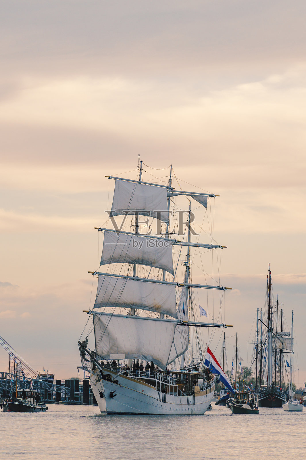 旧帆船在艾塞尔河在坎彭照片摄影图片