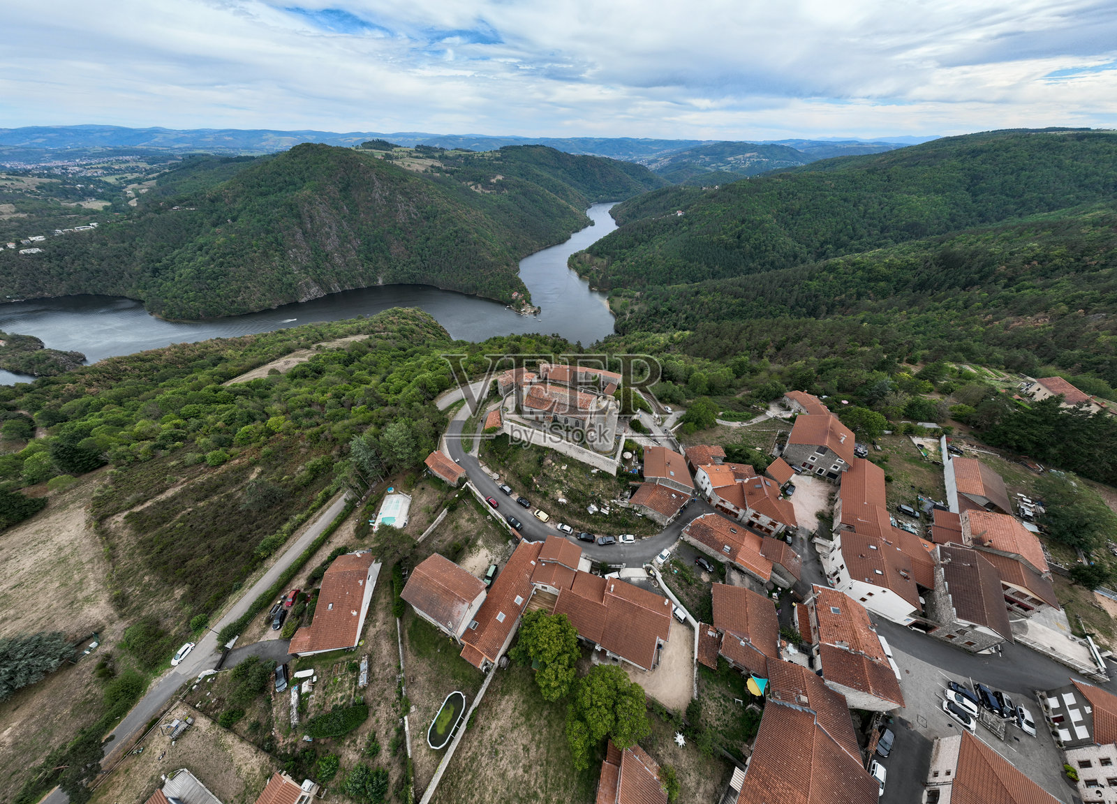 圣皮埃尔天主教堂- Chambles，法国照片摄影图片
